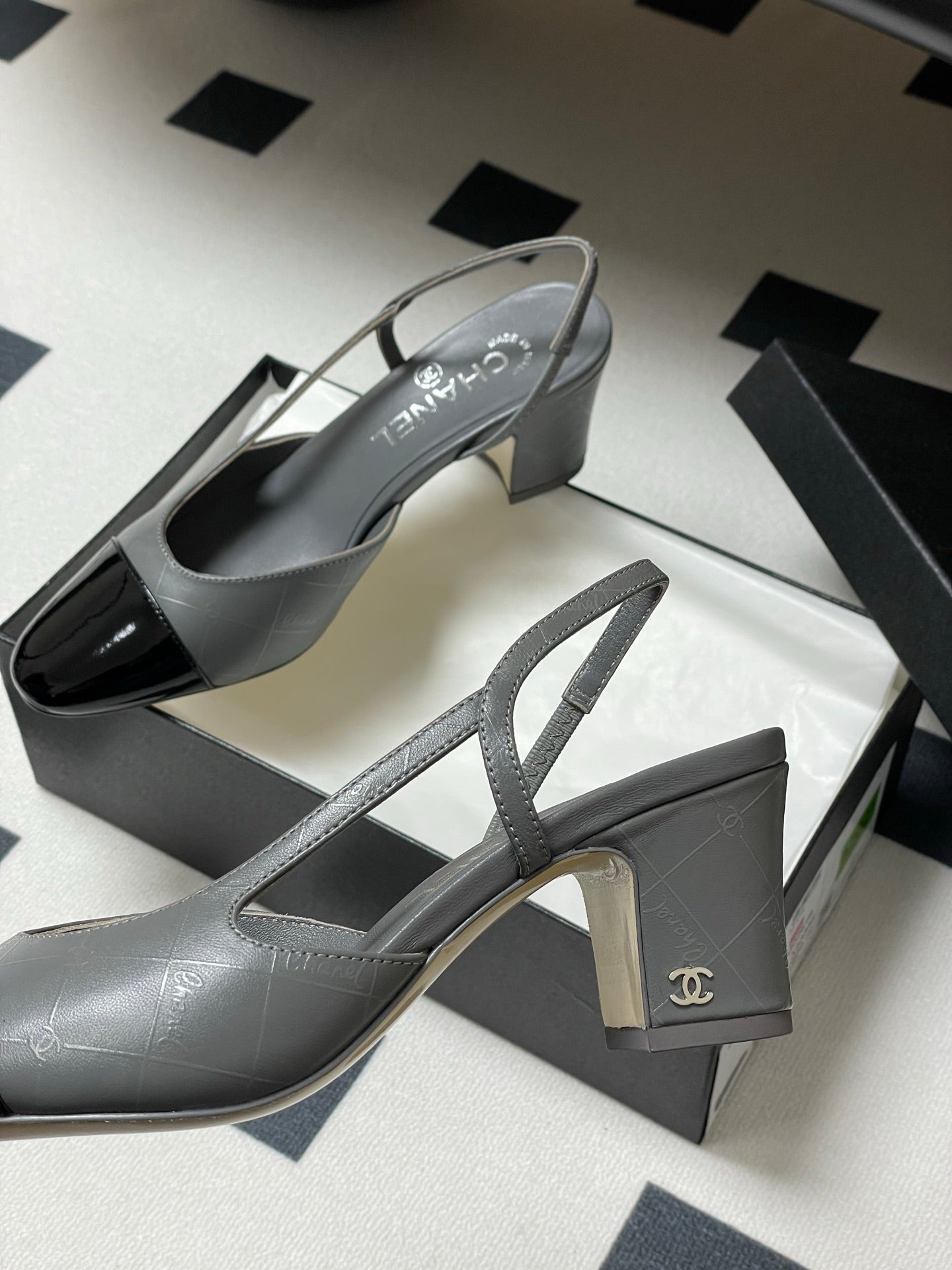 CC 25P Grey Black Quilted Calfskin