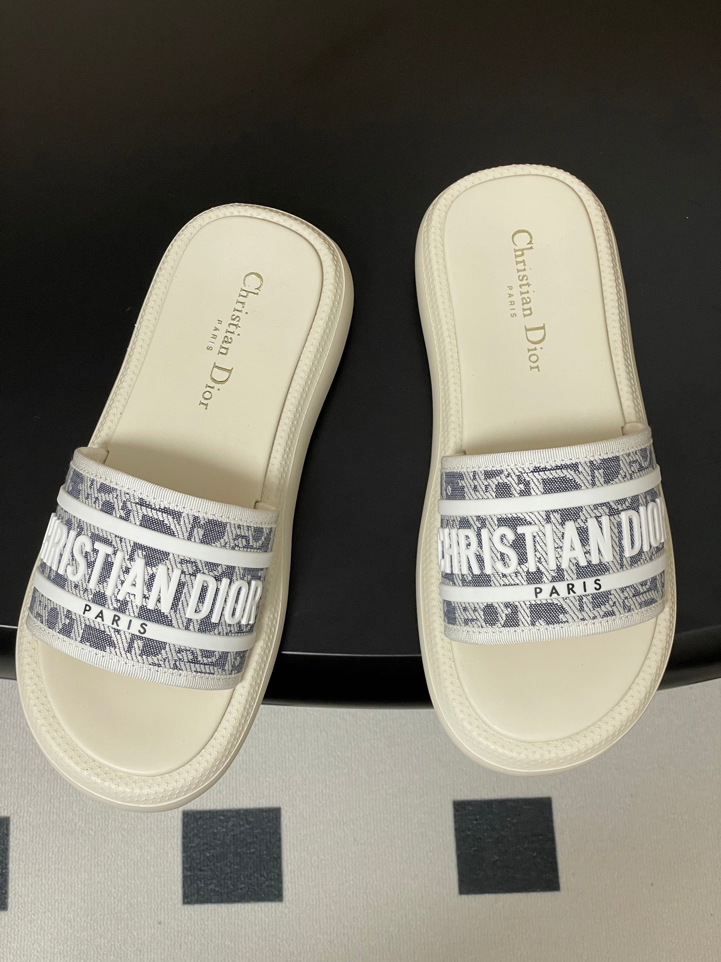 CD 25  Slippers White Gray Fabric 394062