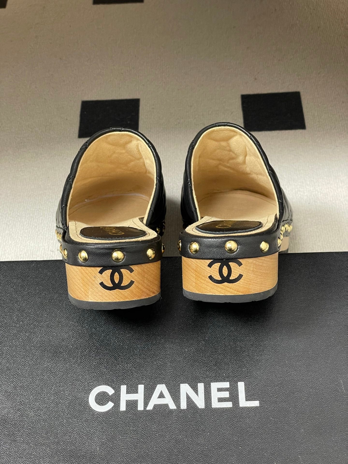 CC 26s Flat Mule Black Beige Cowhide 649404