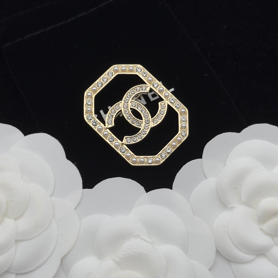 CC Brooch Gold 183383