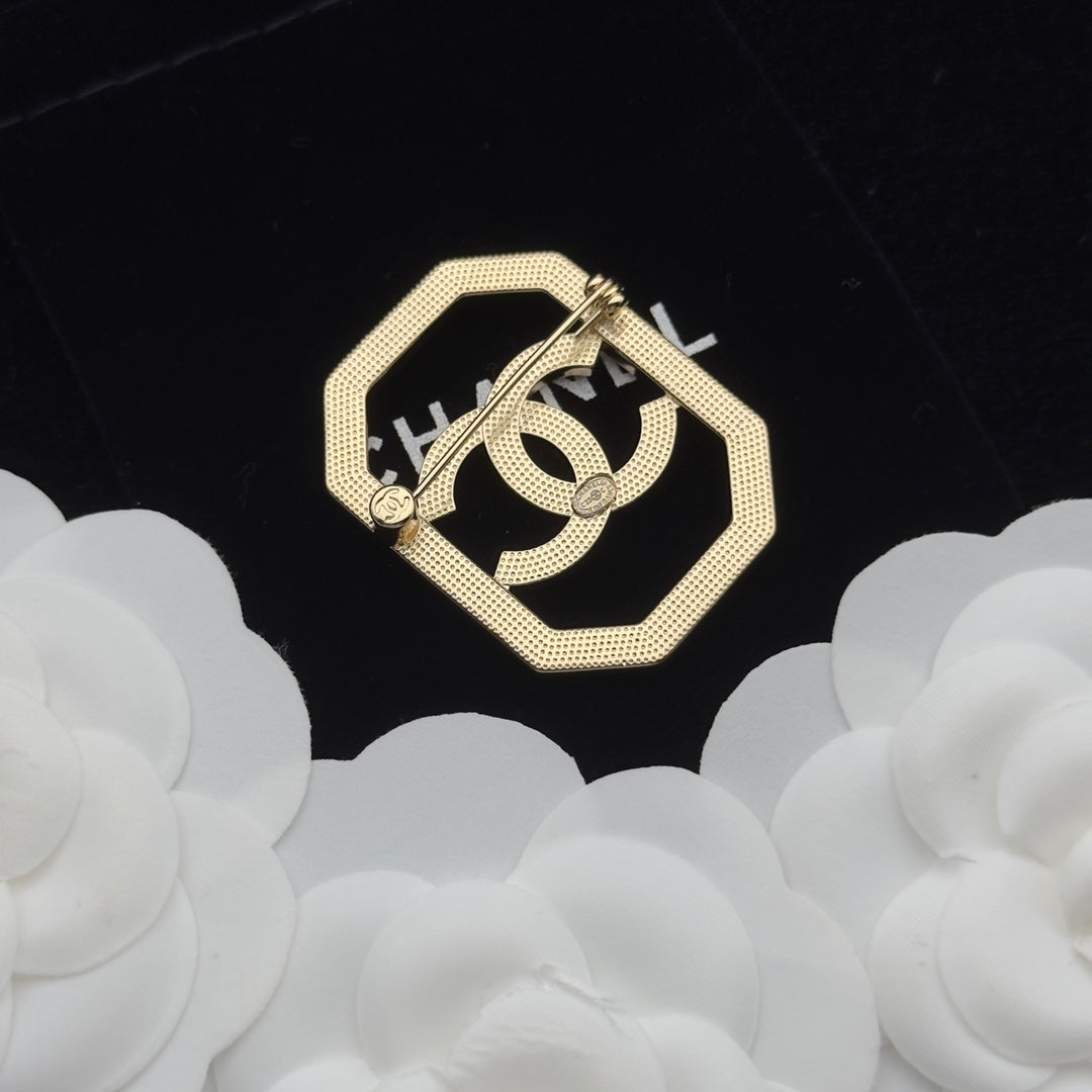 CC Brooch Gold 183383