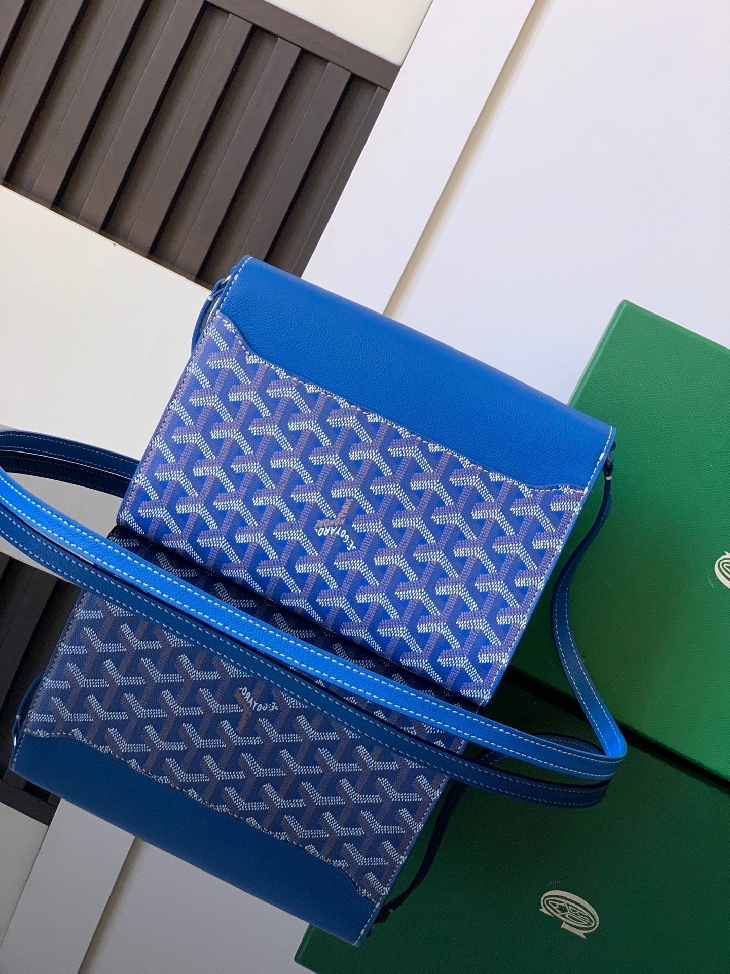 CHYPRE WALLET-POUCH 21 IN SAPPHIRE BLUE GOYARDINE CANVAS AND CALFSKIN