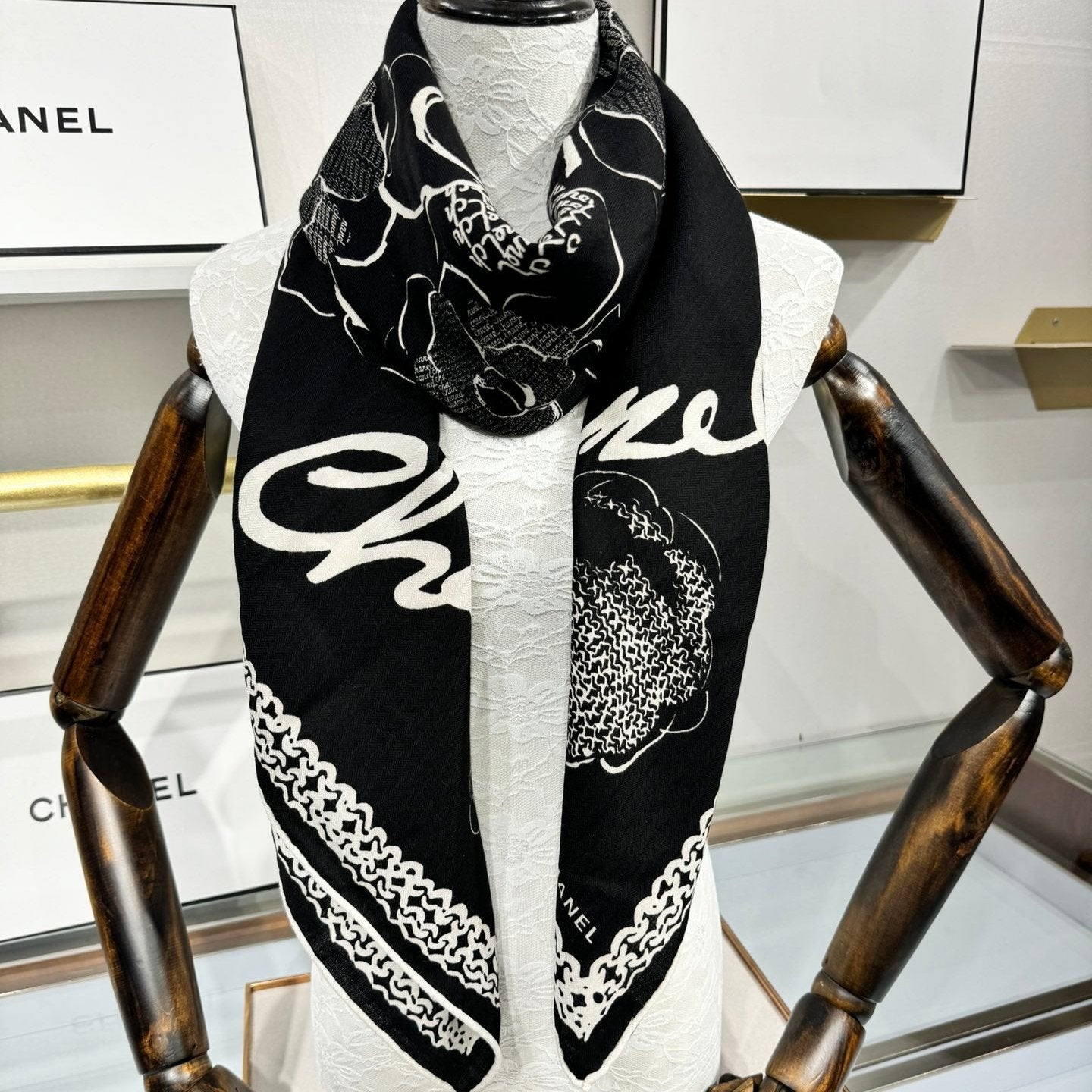 CC Square Scarf 140 CM In Black White Cashmere Silk 408418