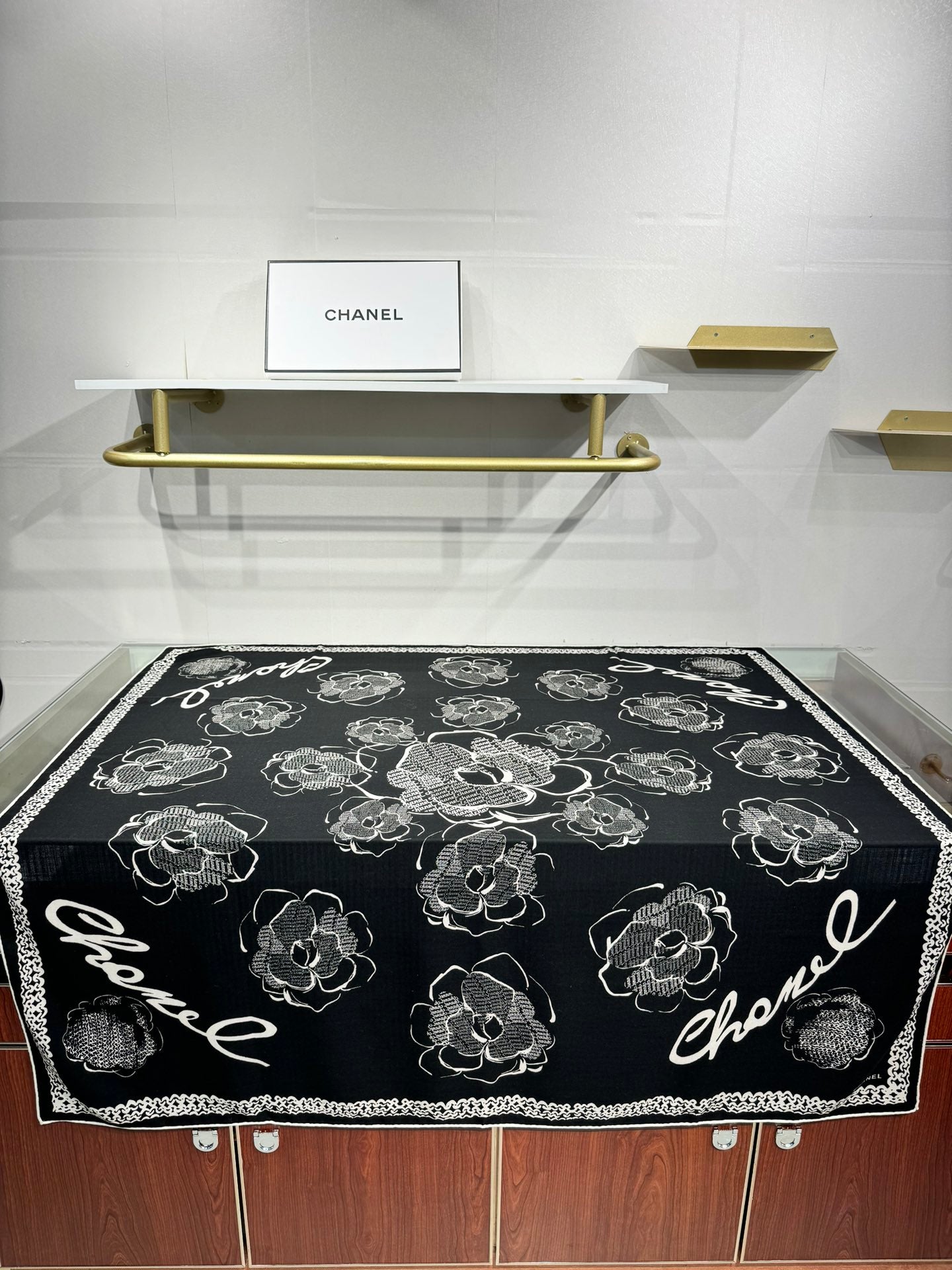CC Square Scarf 140 CM In Black White Cashmere Silk 408418