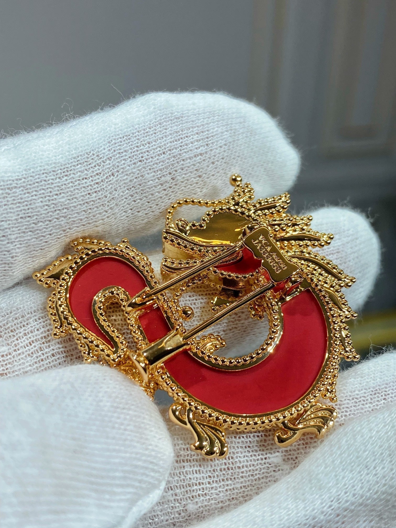 VCA Brooch 10