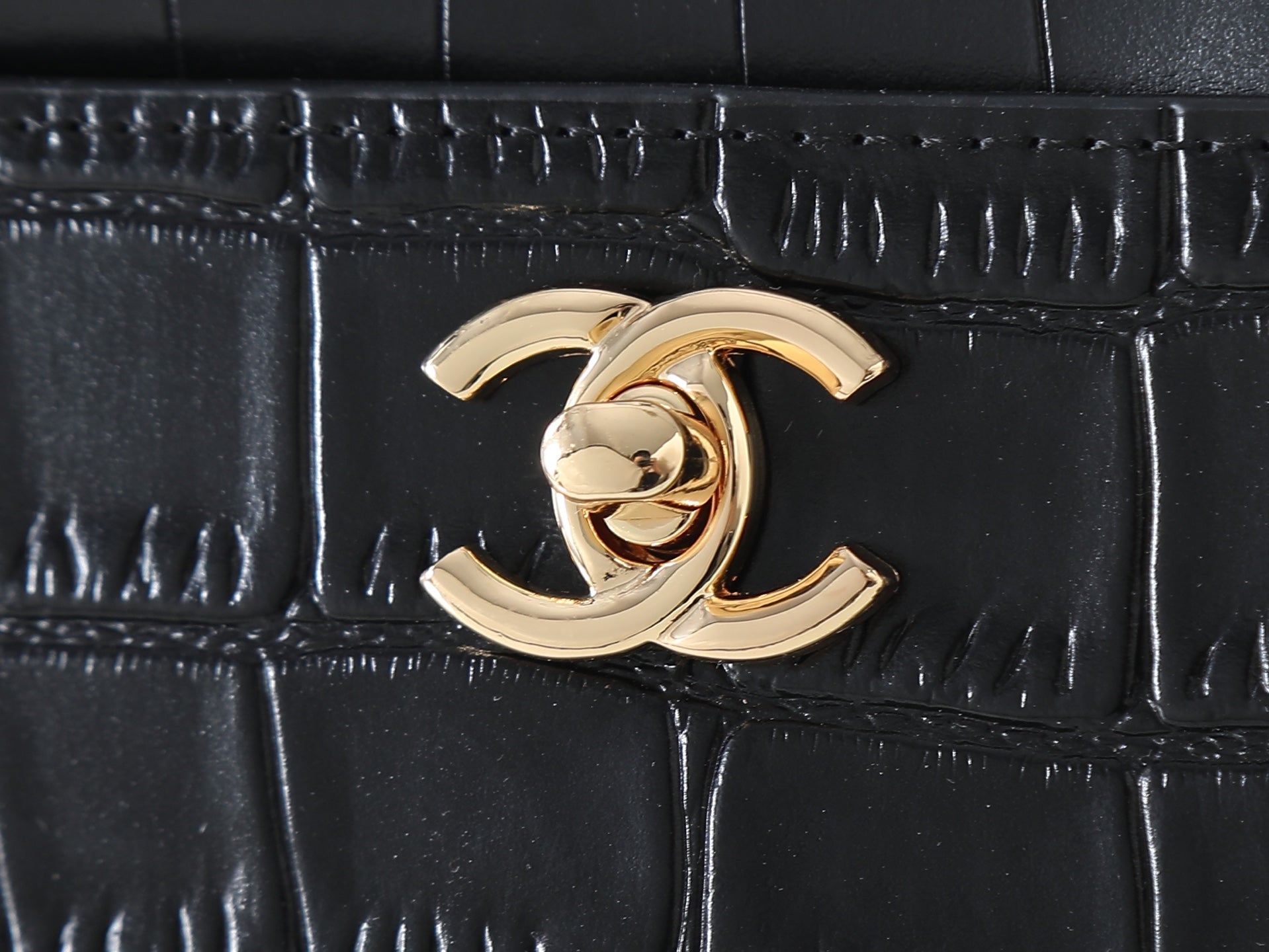 Chanel 2026 Cerf Shopping Tote 39cm Embossed Calfskin