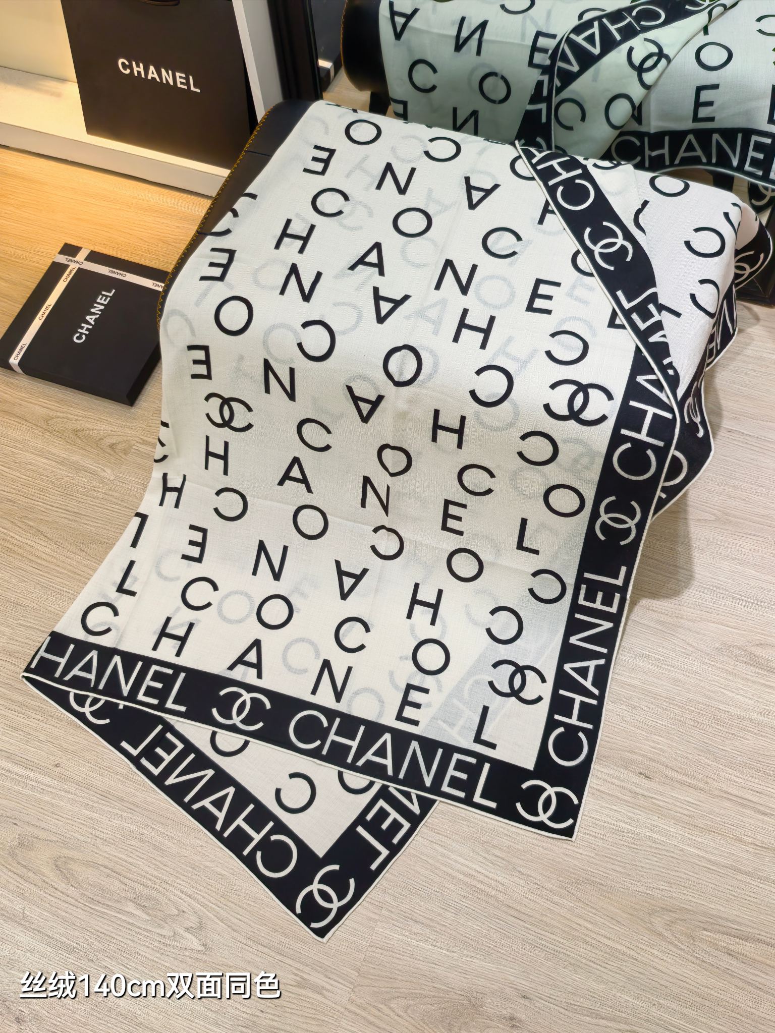 CC 25  Scarf 140CM White Black Cashmere 293085
