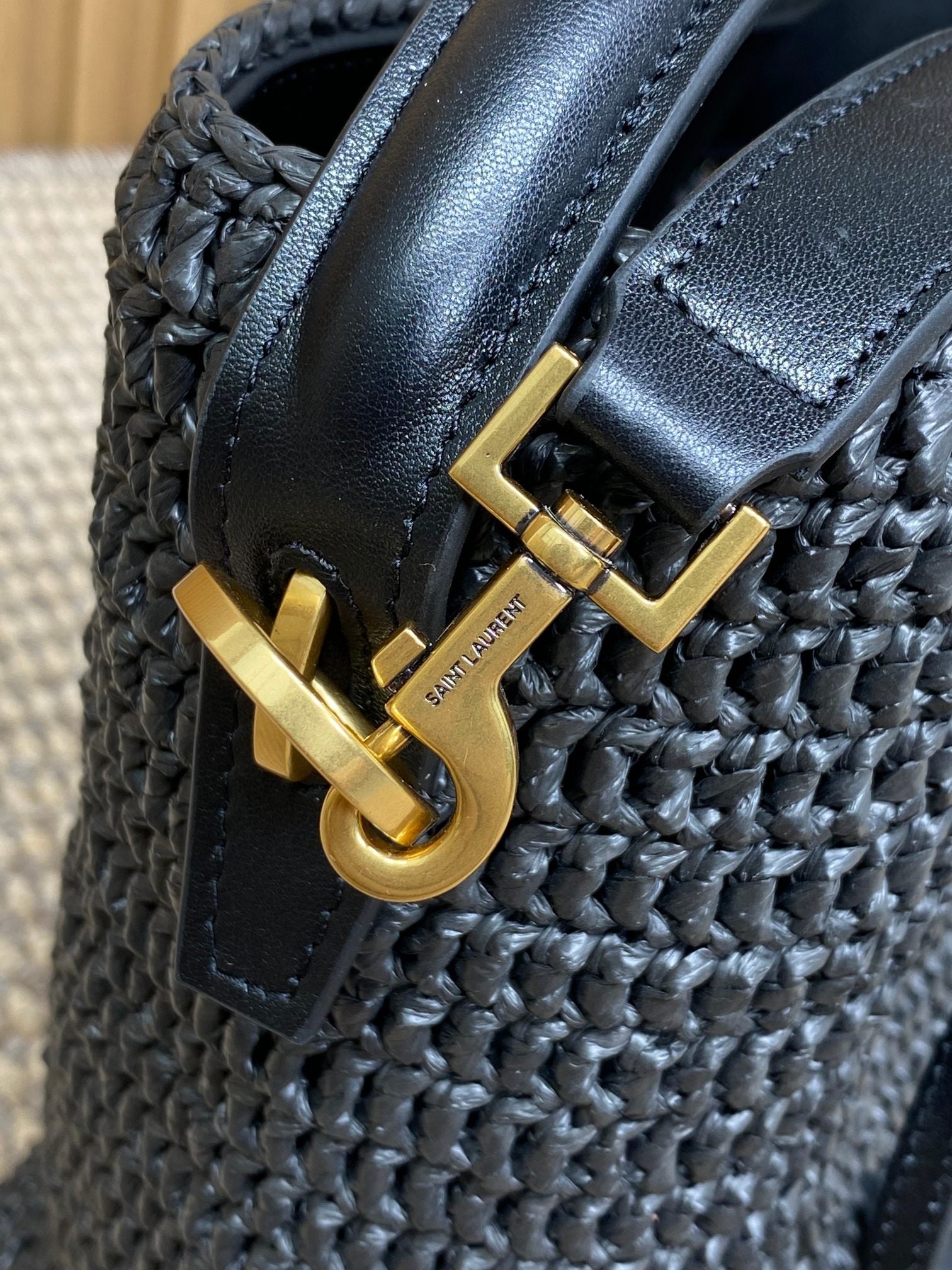 le 37 woven raffia 20cm black calfskin