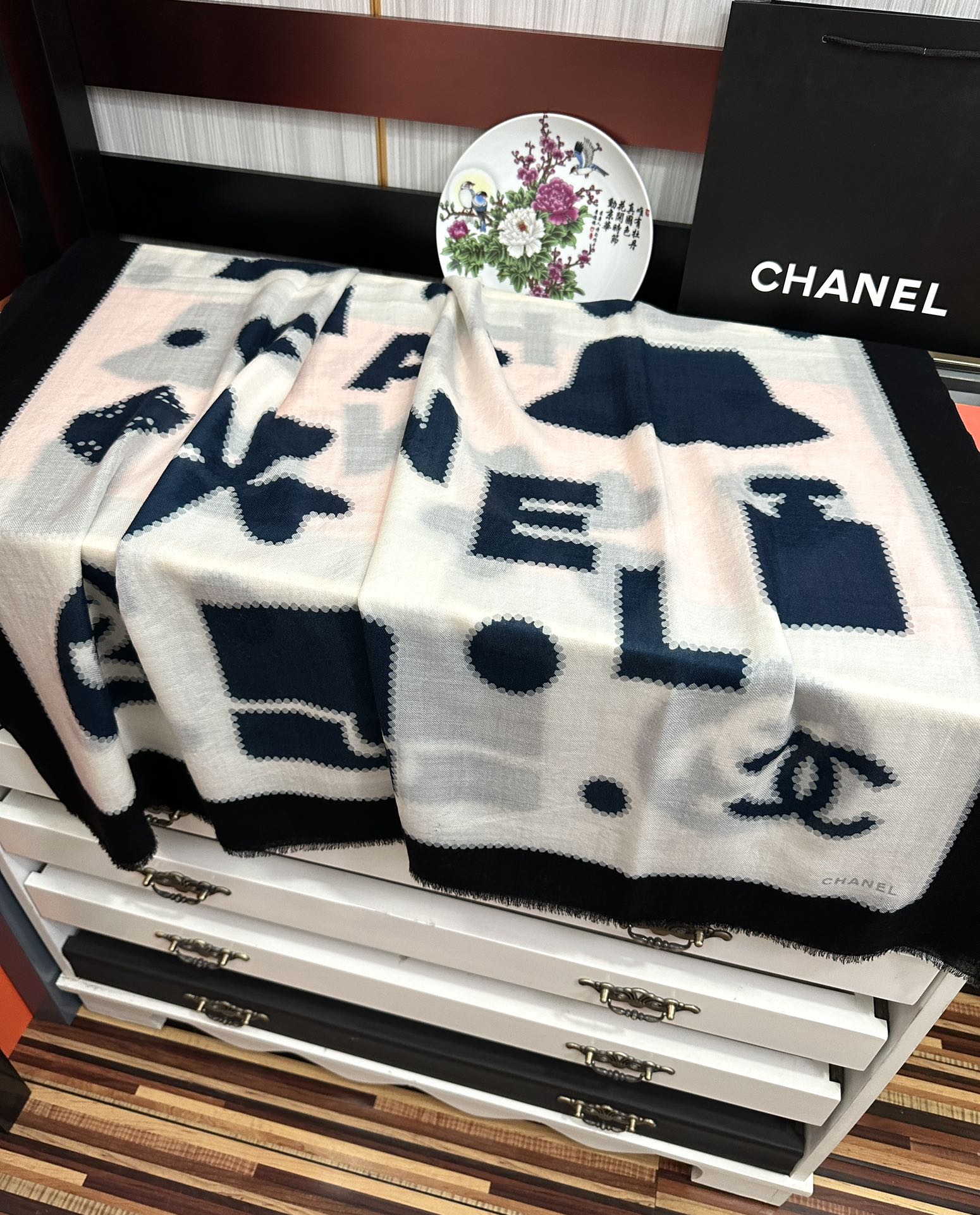 CC 25 Newest Design Scarf 200 CM In White Black Blue Cashmere 292965