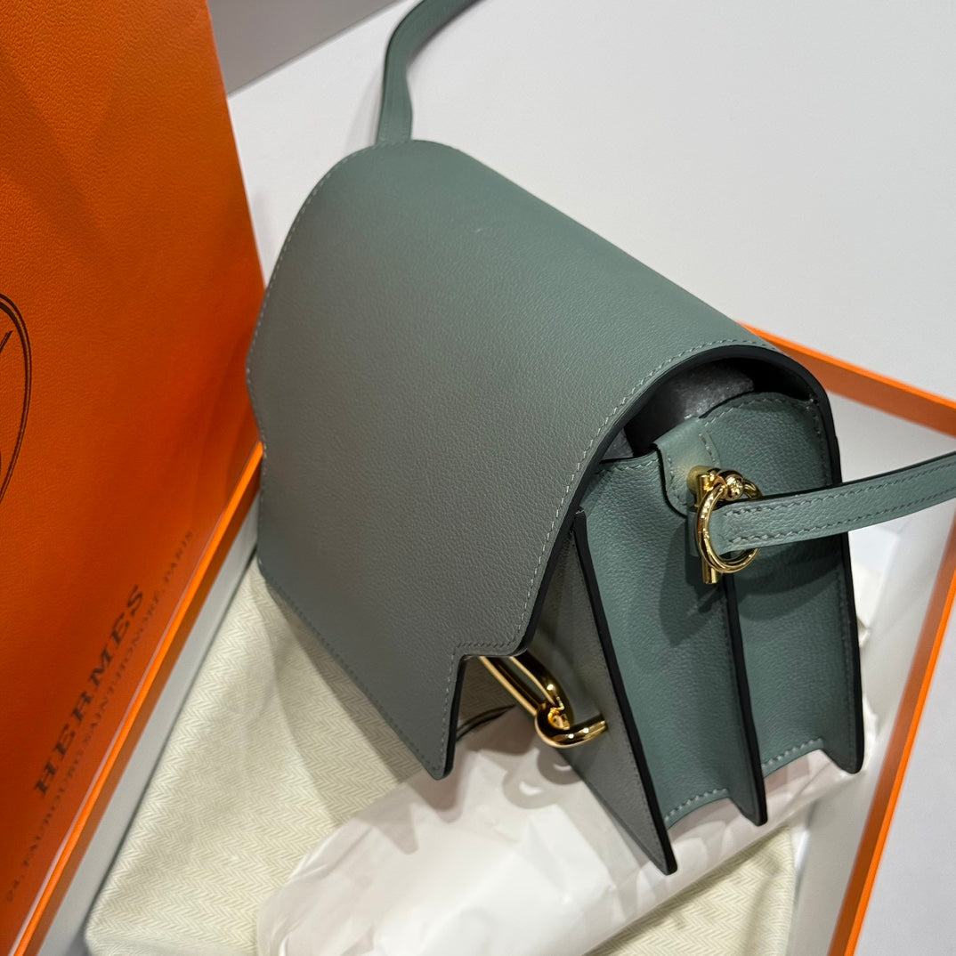 HM SAC ROULIS 18 ALMOND GREEN EVERCOLOR CALFSKIN 237566