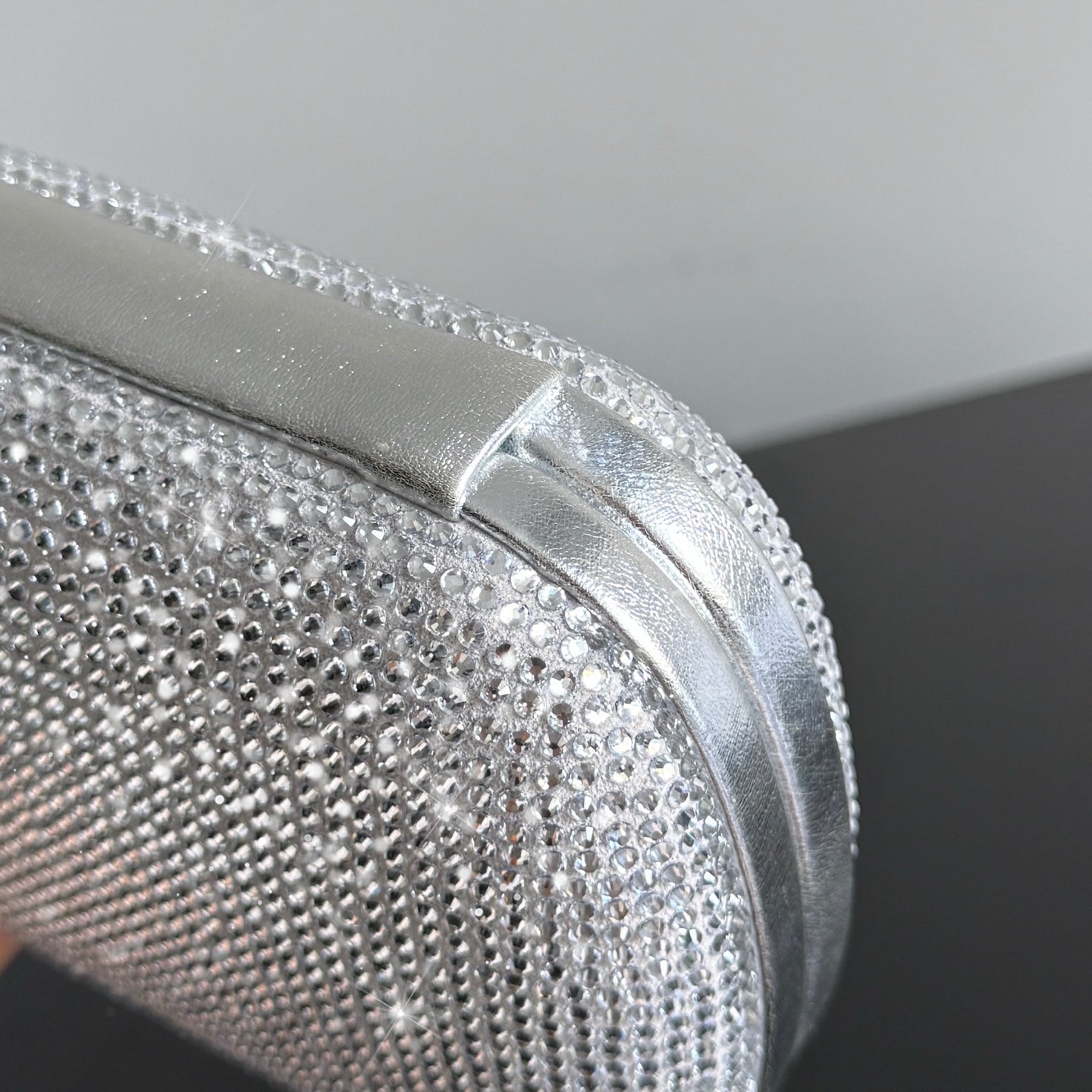 Bottega Veneta 2026 Knot Embellished Clutch 19cm Silver Crystal Leather Minaudière