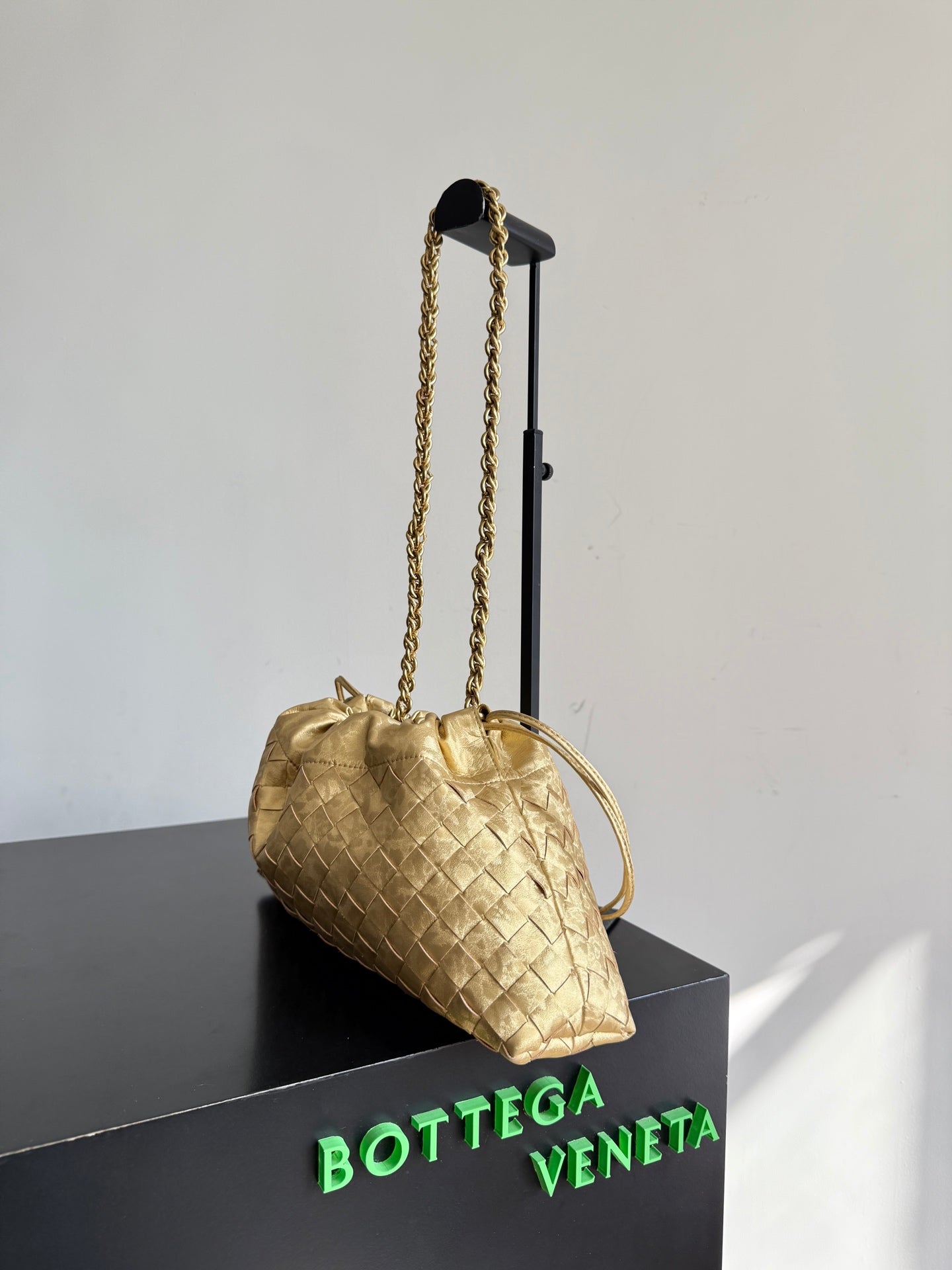 Bottega Veneta 2026 Dustbag 33cm Gold Intrecciato Lamina Satin Leather 137019
