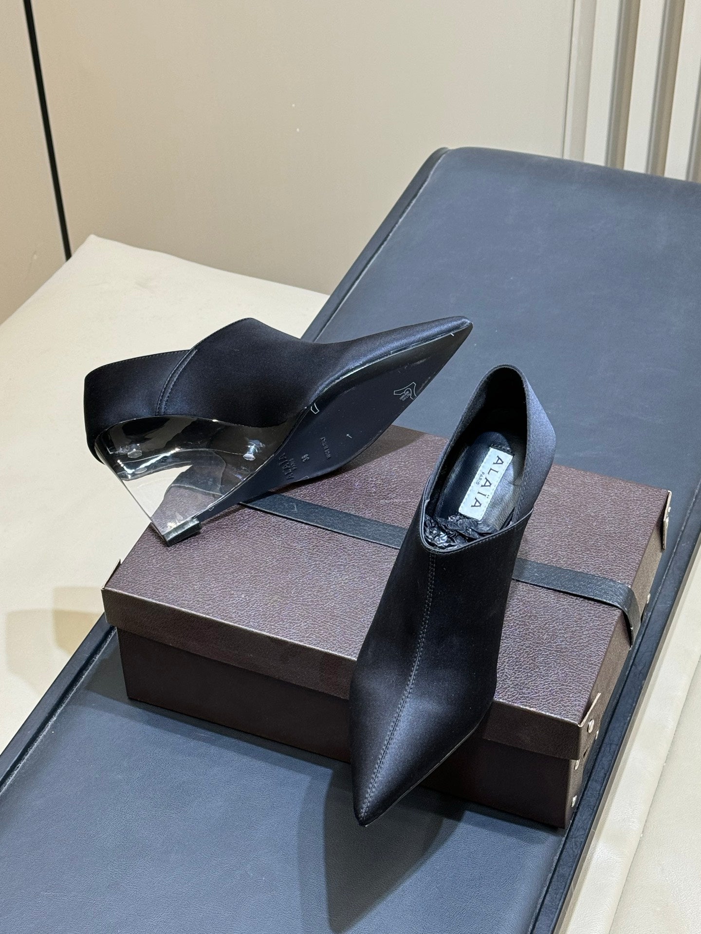 Alaia 26  Pointed-Toe High Heels 70 Black Genuine Leather 621721