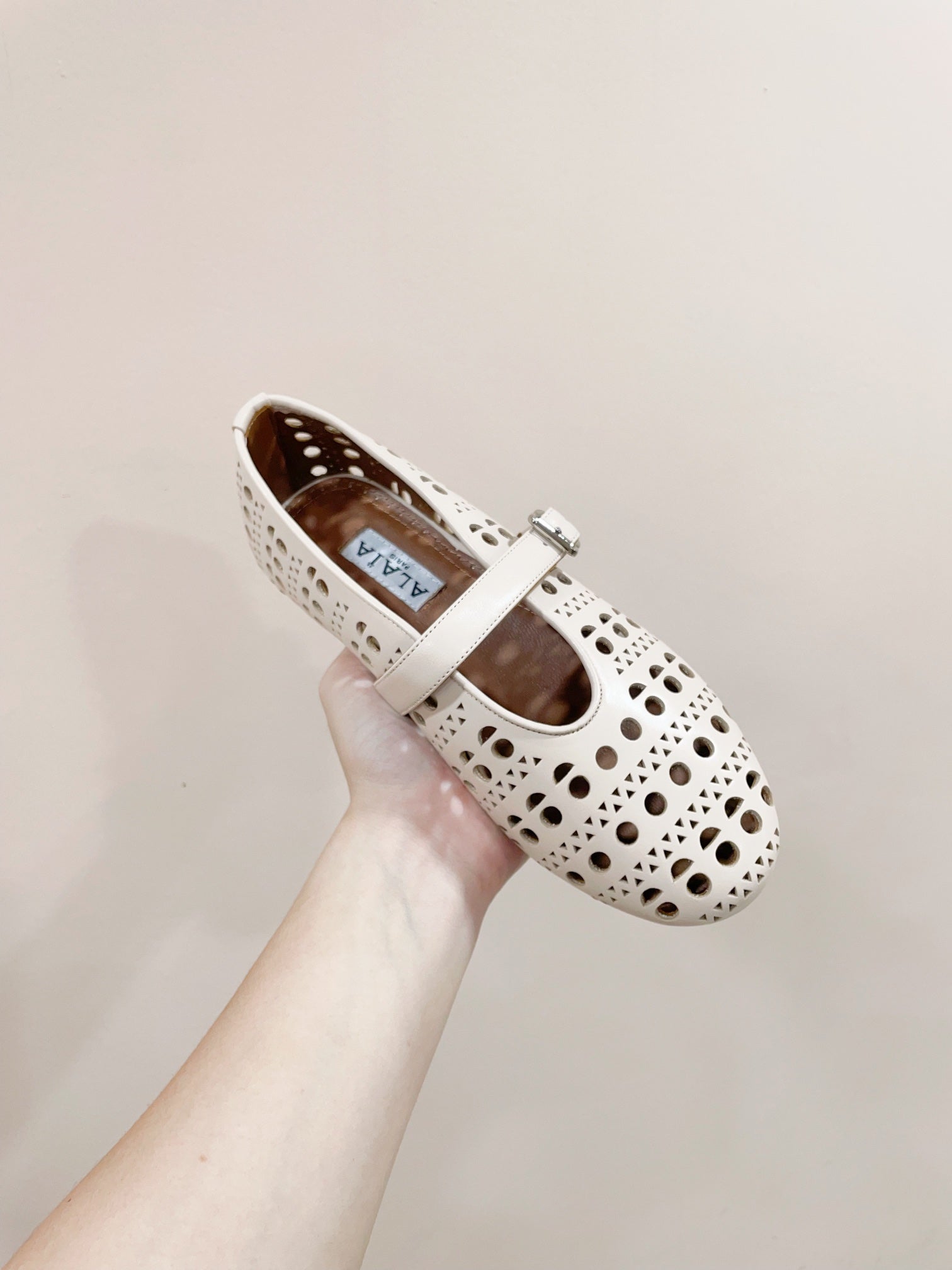 ALAIA HOLLOW BALLET FLAT IN BEIGE LAMBSKIN