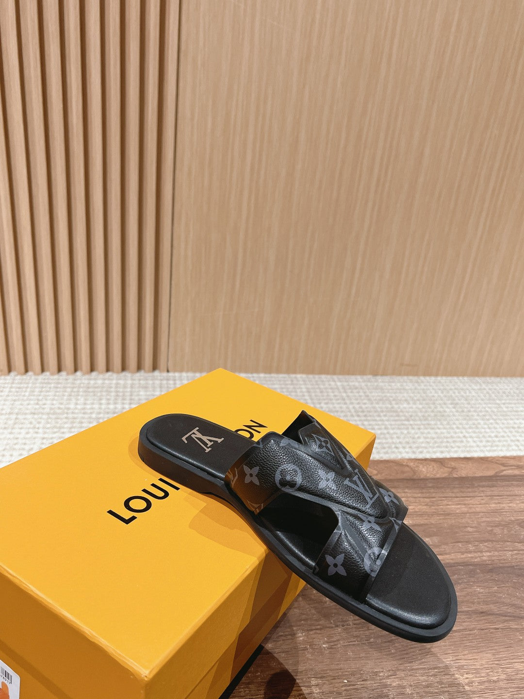 LV Oasis Black Monogram Calfskin