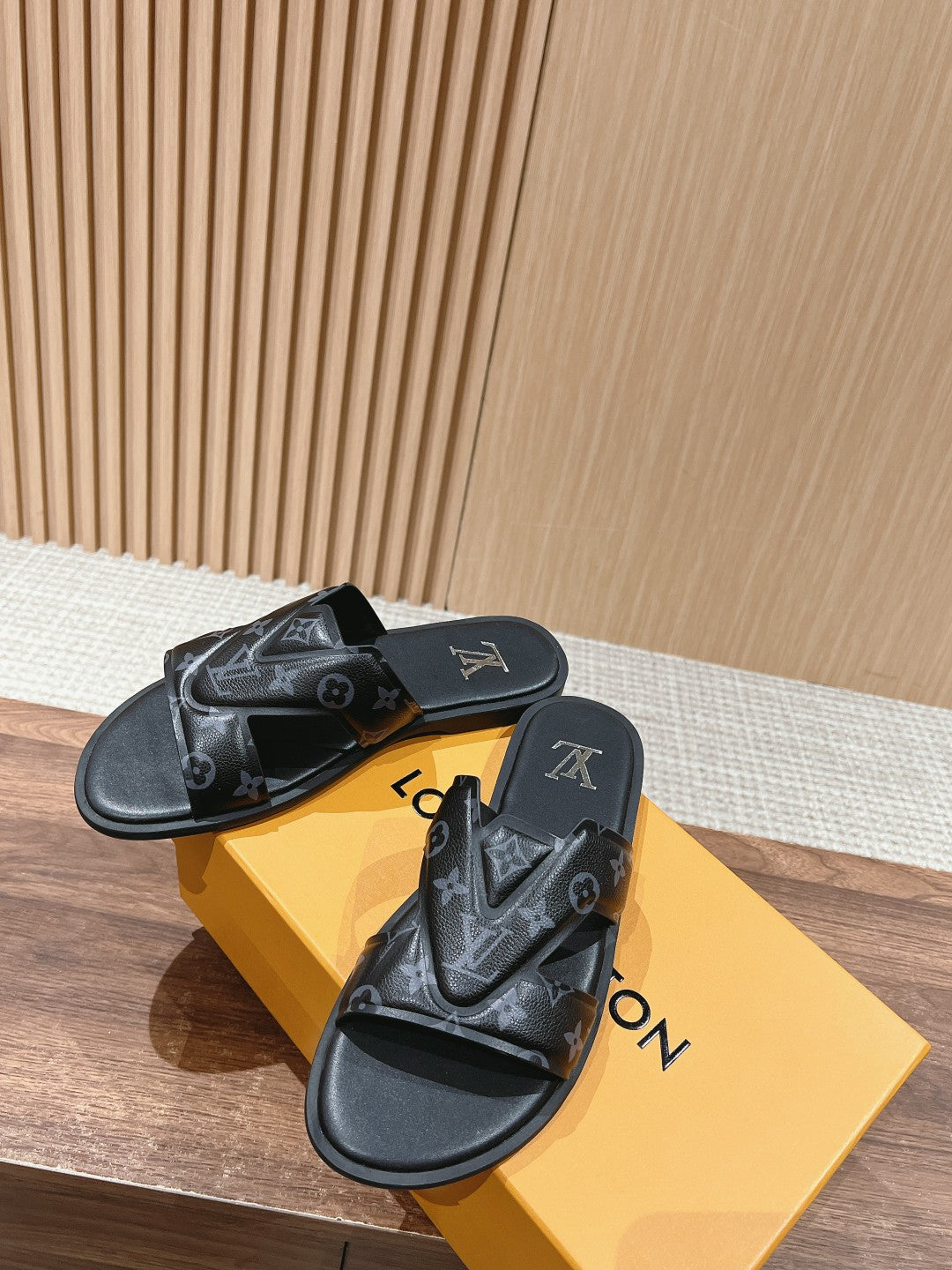 LV Oasis Black Monogram Calfskin