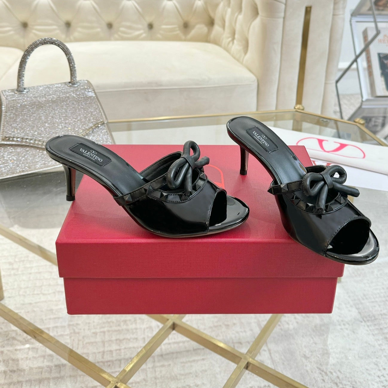 VT 25 Rockstud Bow Mule Black Patent Leather 342075