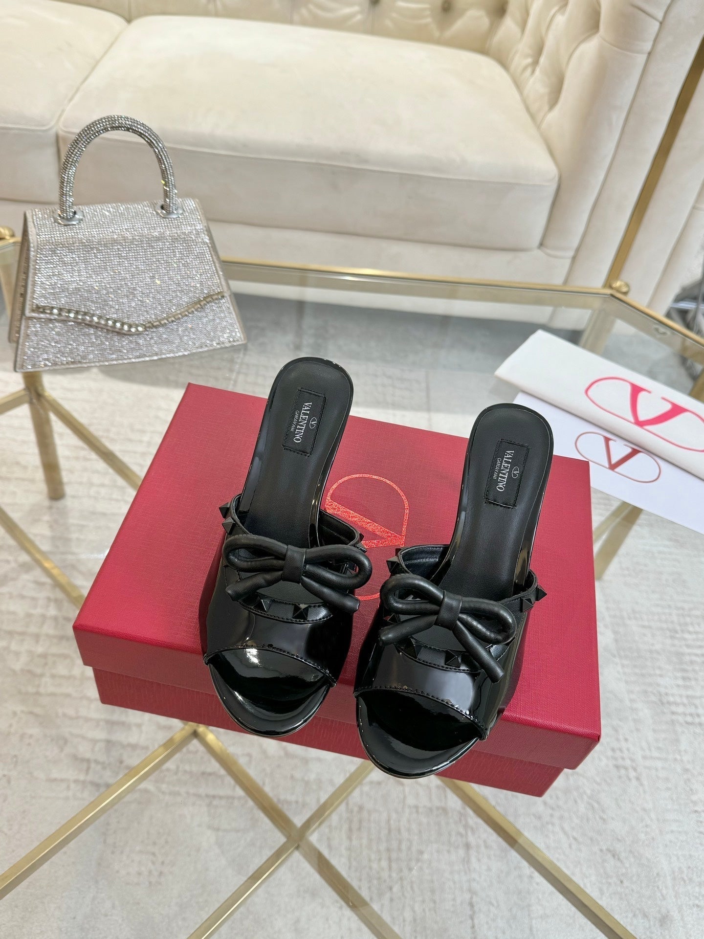 VT 25 Rockstud Bow Mule Black Patent Leather 342075