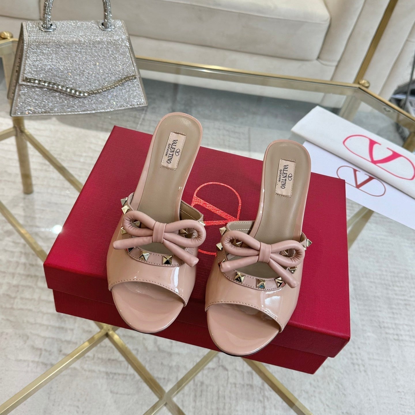 VT 25 Rockstud Bow Mule Pink Nude Patent Leather
