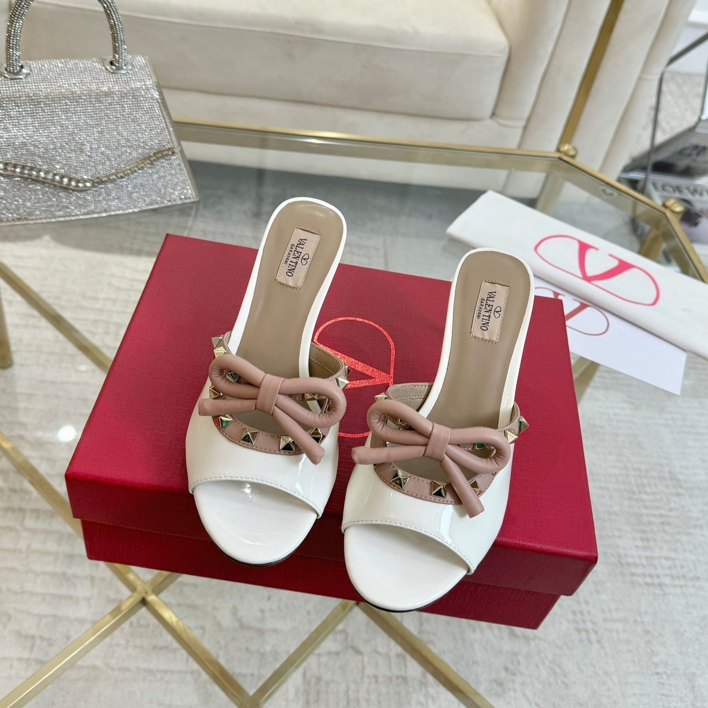 VT 25 Rockstud Bow Mule White Patent Leather