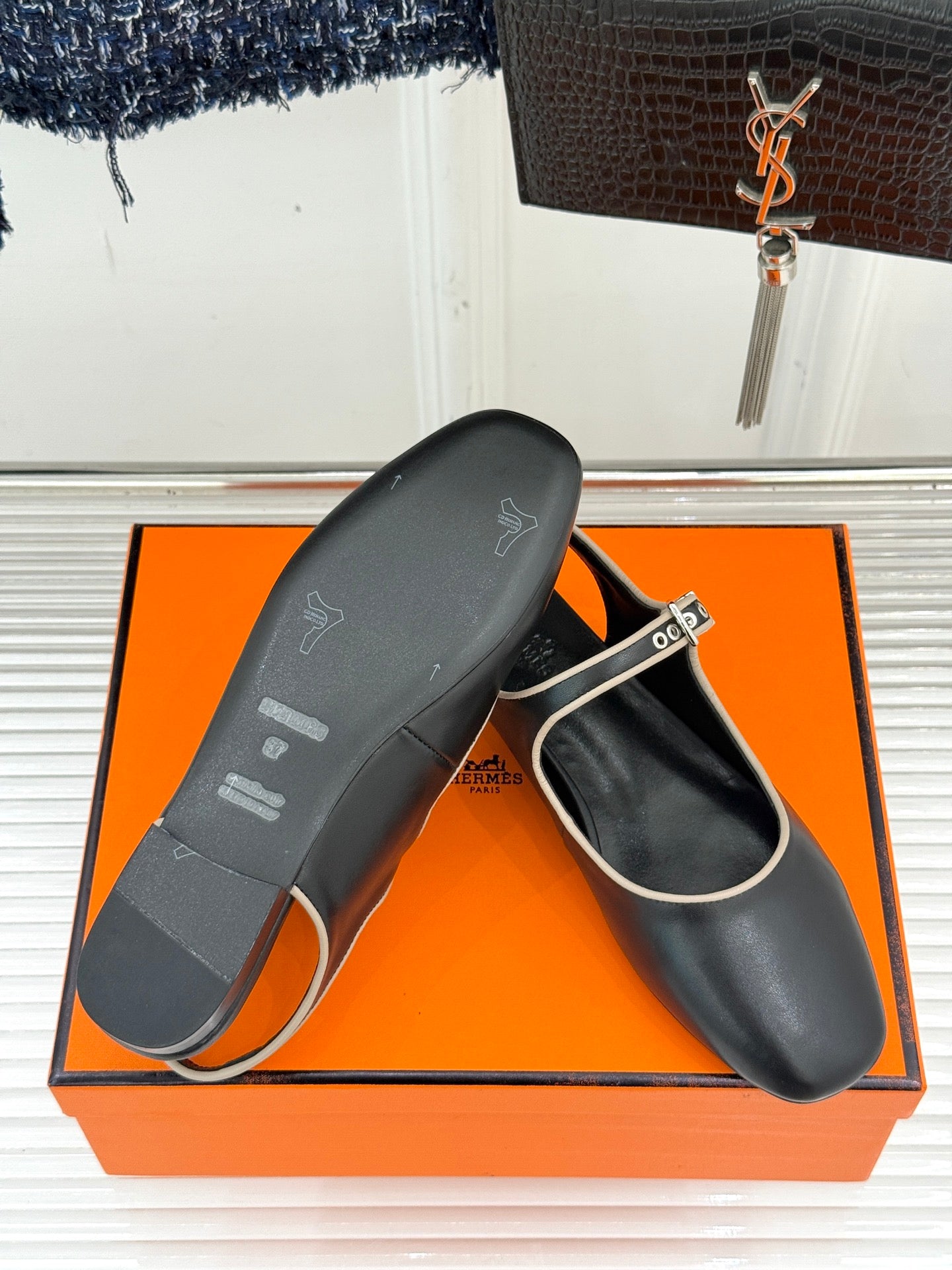 HM flat sandals black lambskin 474116