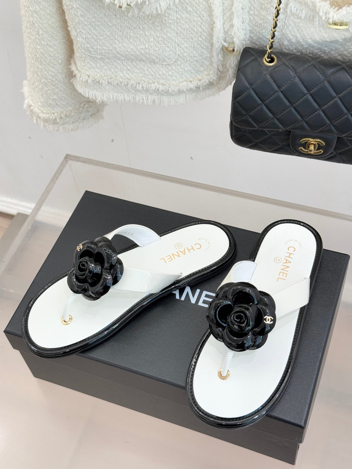 CC 26 Camellia Thong Sandal White mix Black Sheepskin 609997