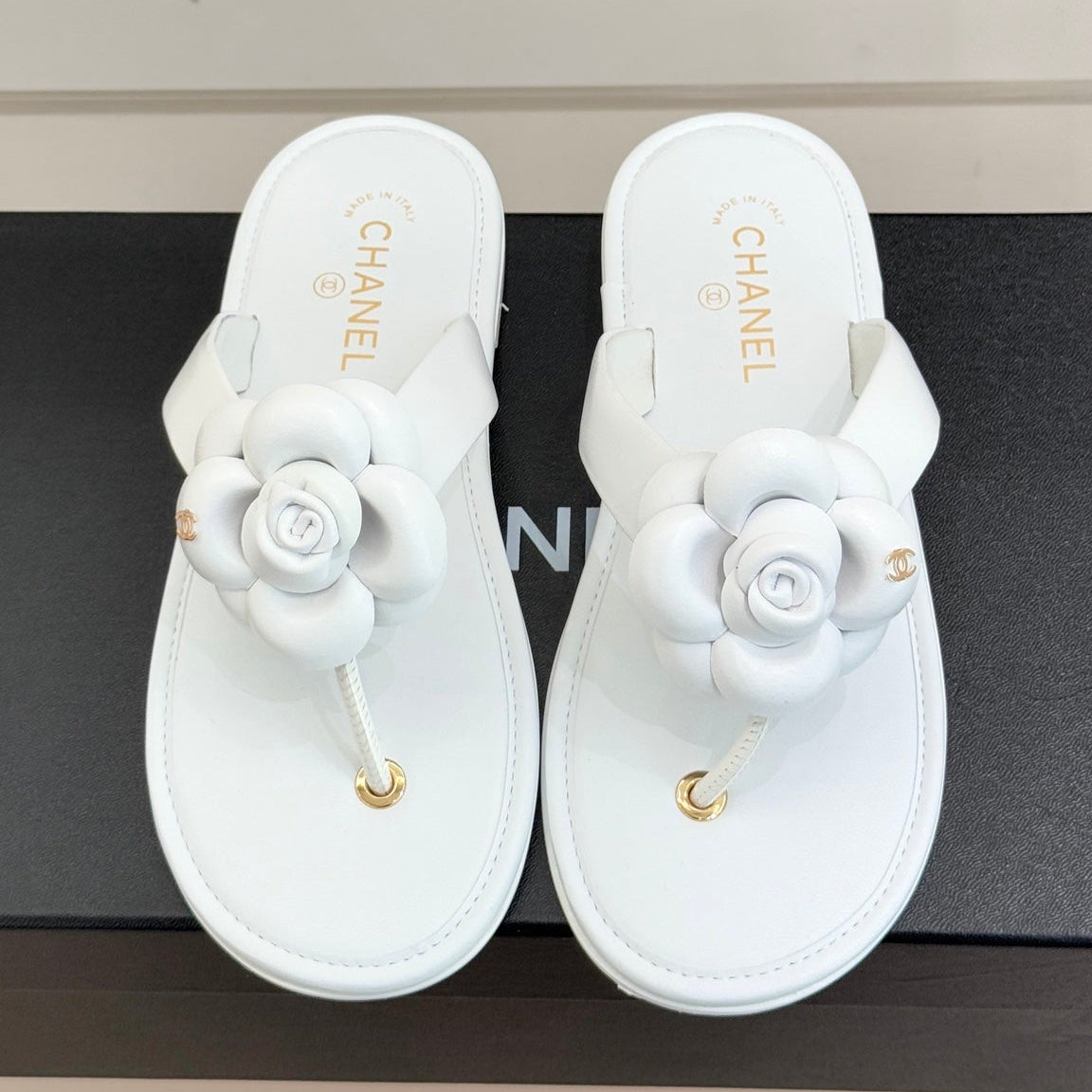 CC 26 Camellia Thong Sandal White Sheepskin 610002