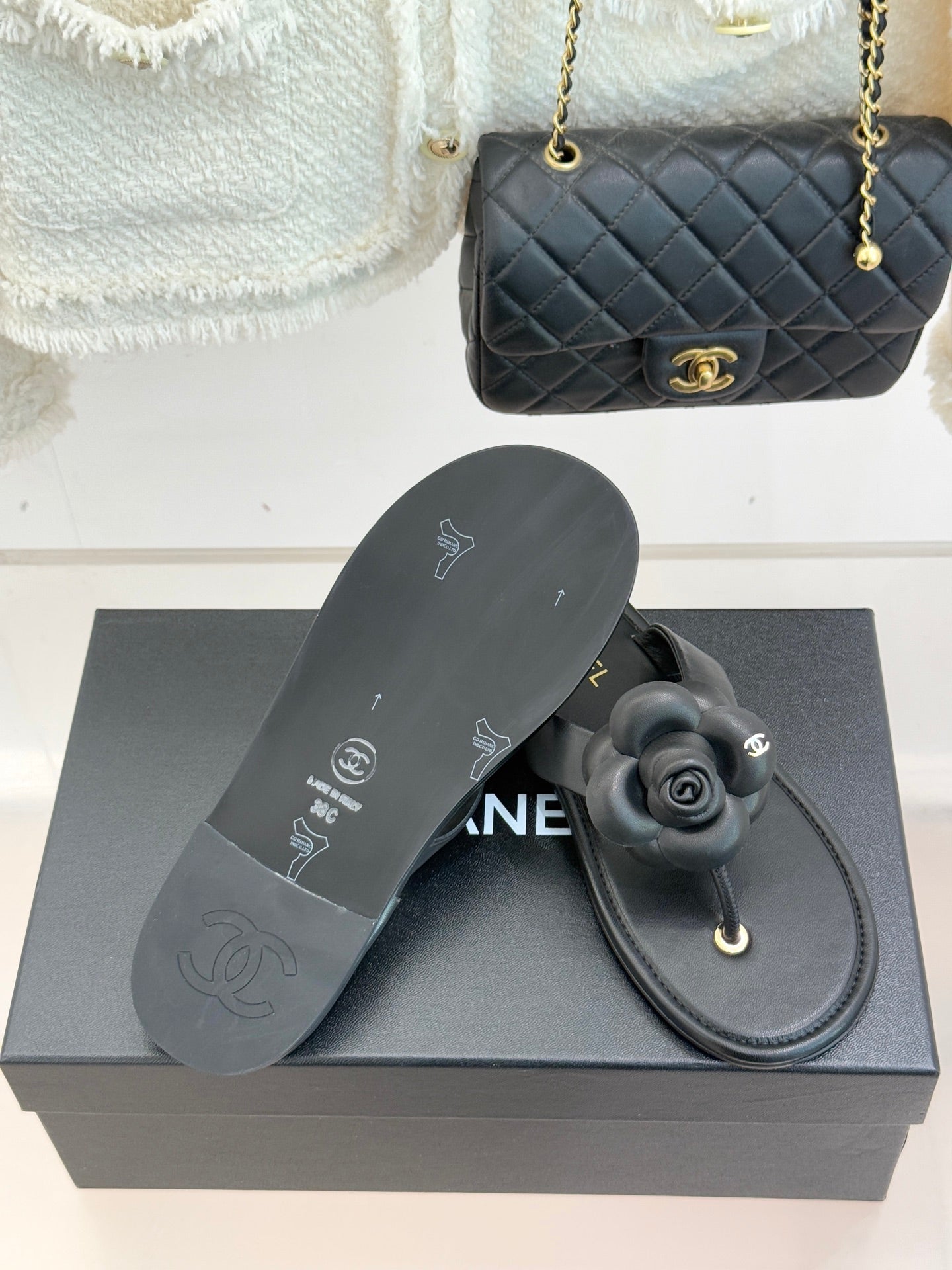 CC 26 Camellia Thong Sandal Black Sheepskin 610003