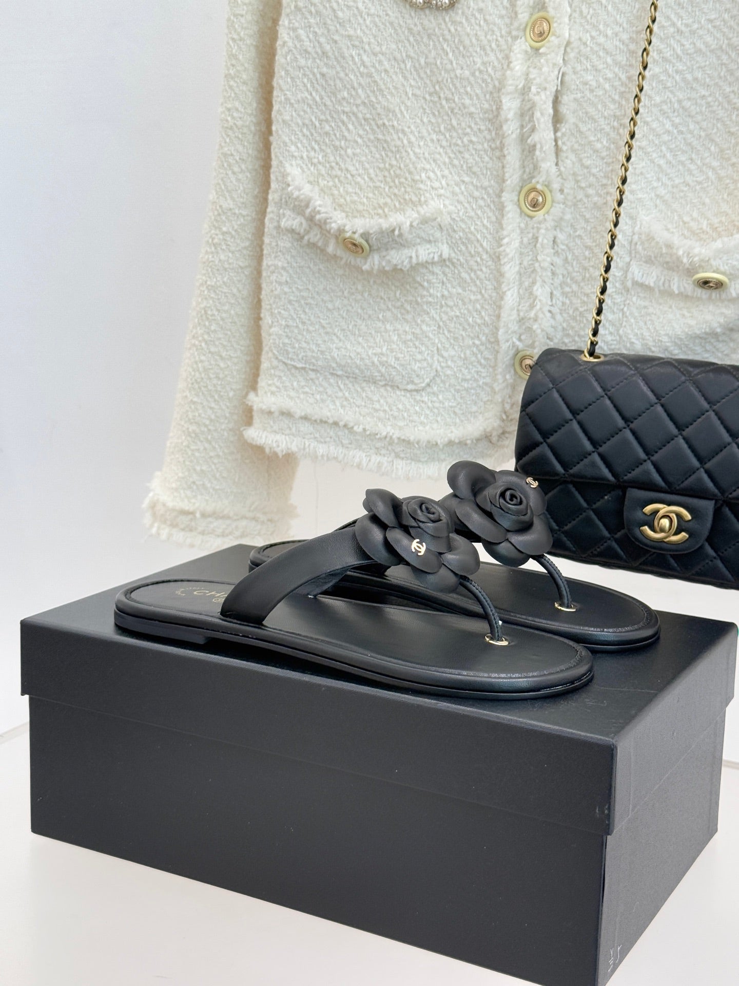 CC 26 Camellia Thong Sandal Black Sheepskin 610003