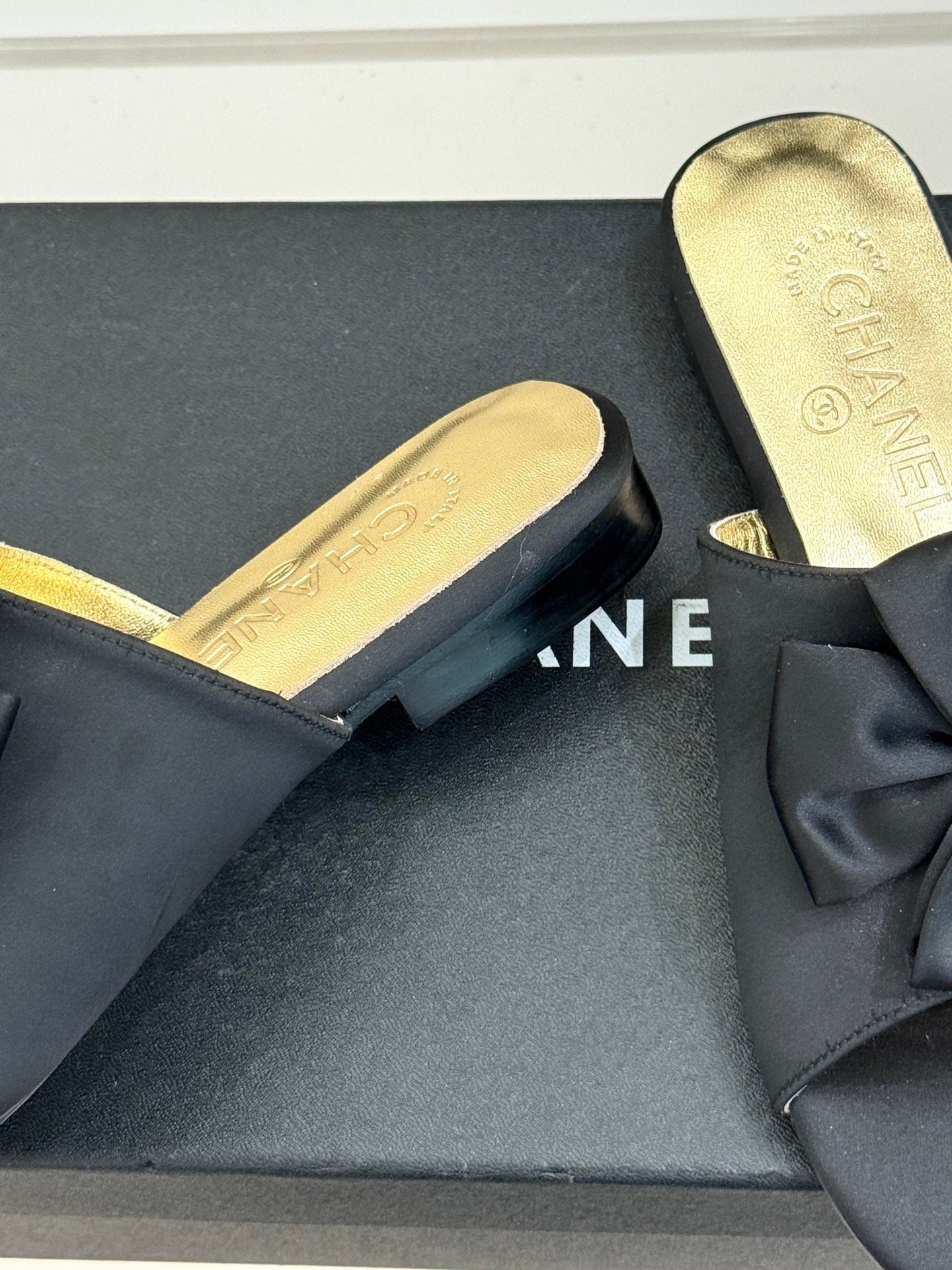 CC 26 Bow Flat Sandal Black Gold Satin Sheepskin 609799