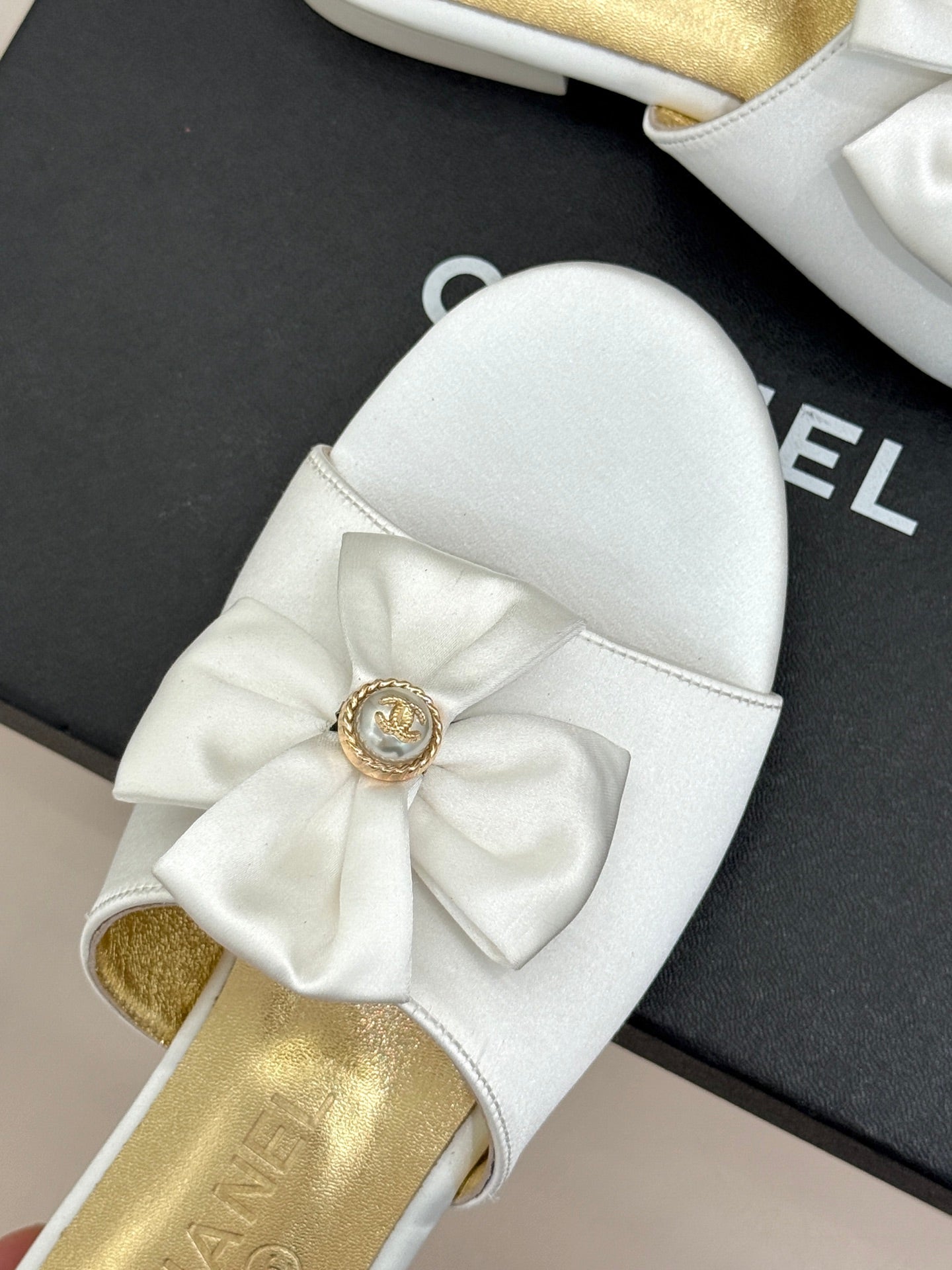 CC 26 Bow Flat Sandal White Gold Satin Sheepskin 609800