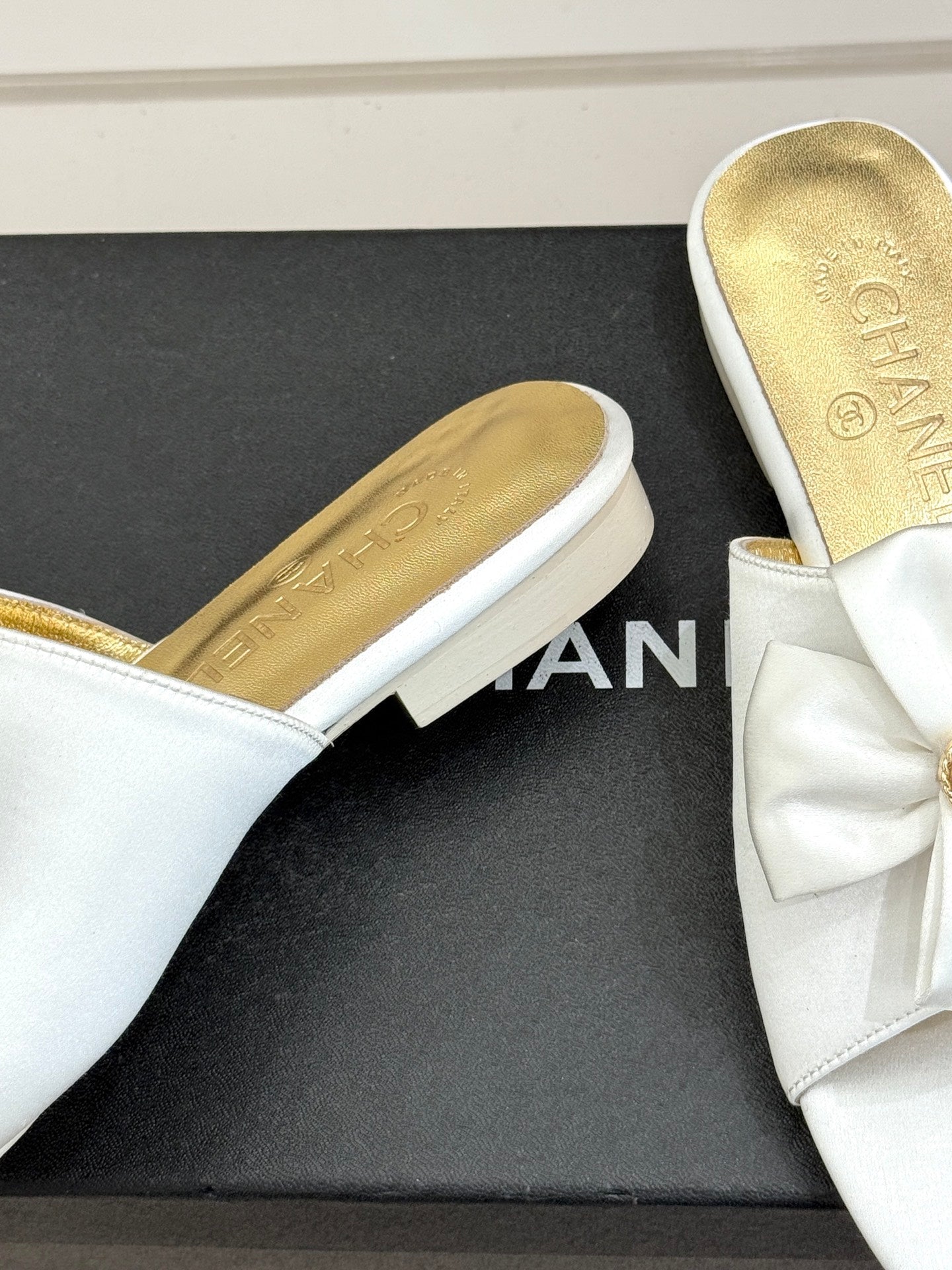 CC 26 Bow Flat Sandal White Gold Satin Sheepskin 609800