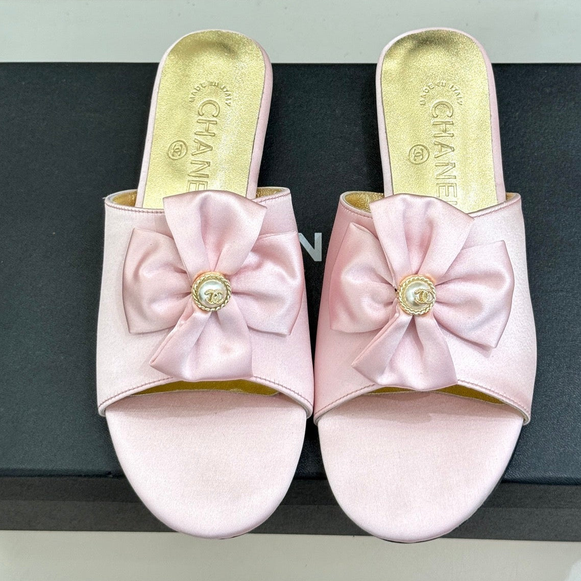 CC 26 Bow Flat Sandal Pink Gold Satin Sheepskin 609801