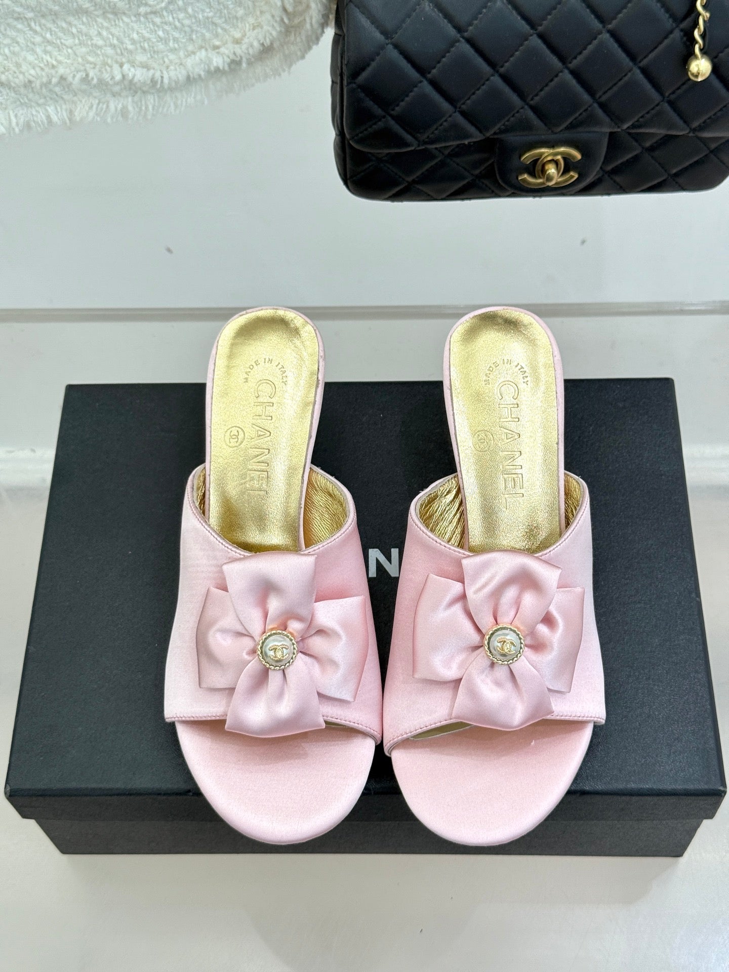 CC 26 Bow Sandal 55mm Pink Gold Satin Sheepskin 609804
