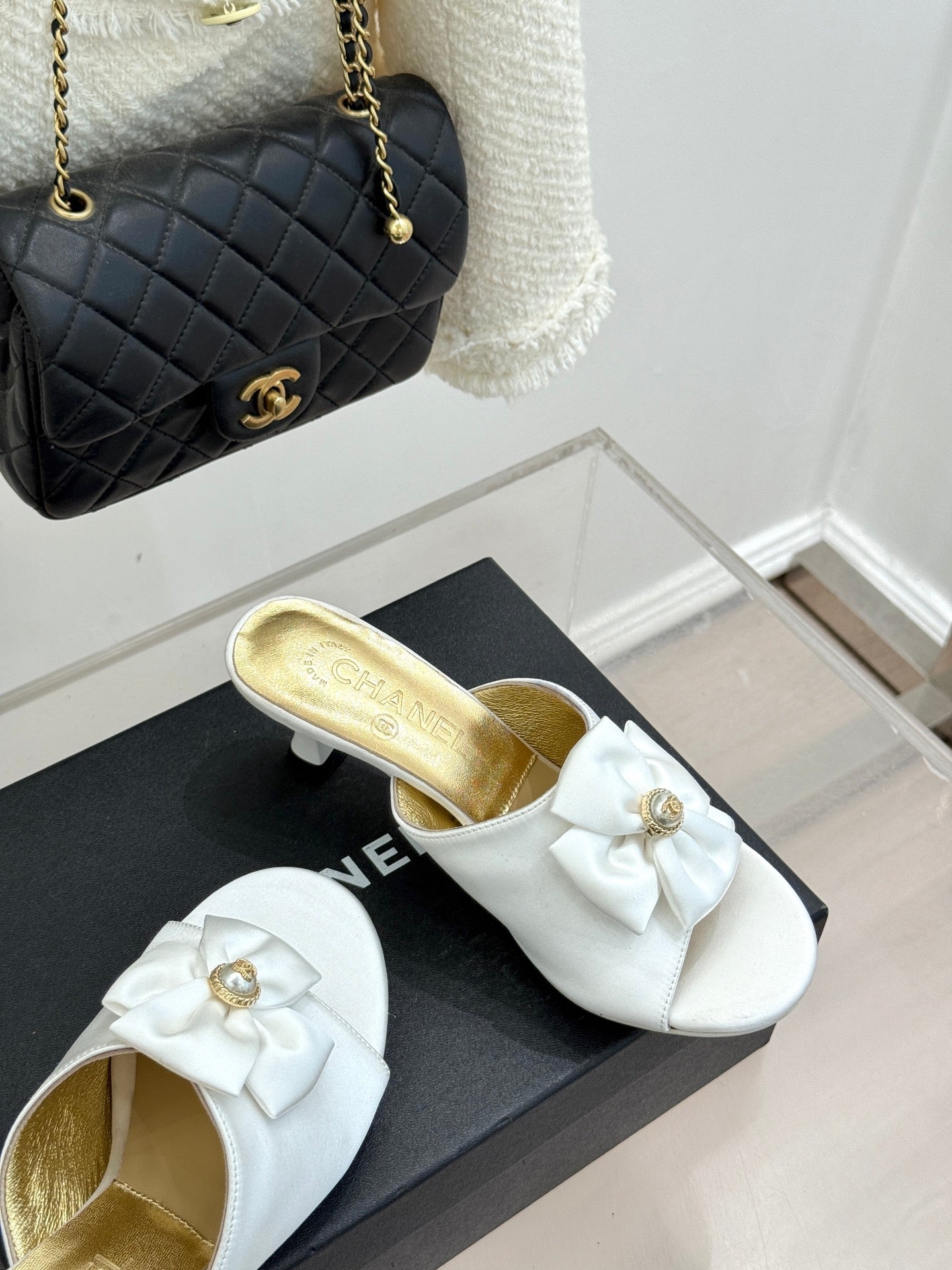 CC 26 Bow Sandal 55mm White Gold Satin Sheepskin 609805