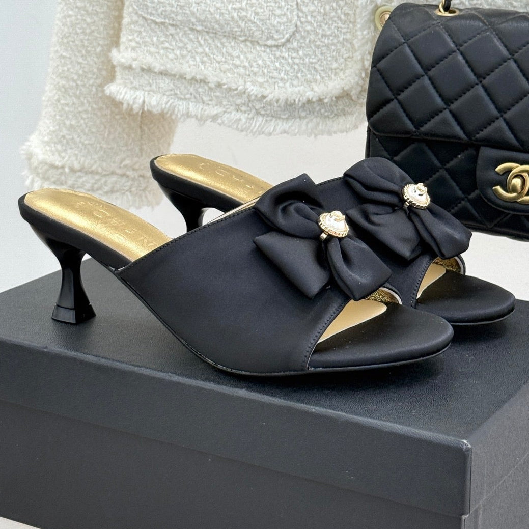 CC 26 Bow Sandal 55mm Black Gold Satin Sheepskin 609806