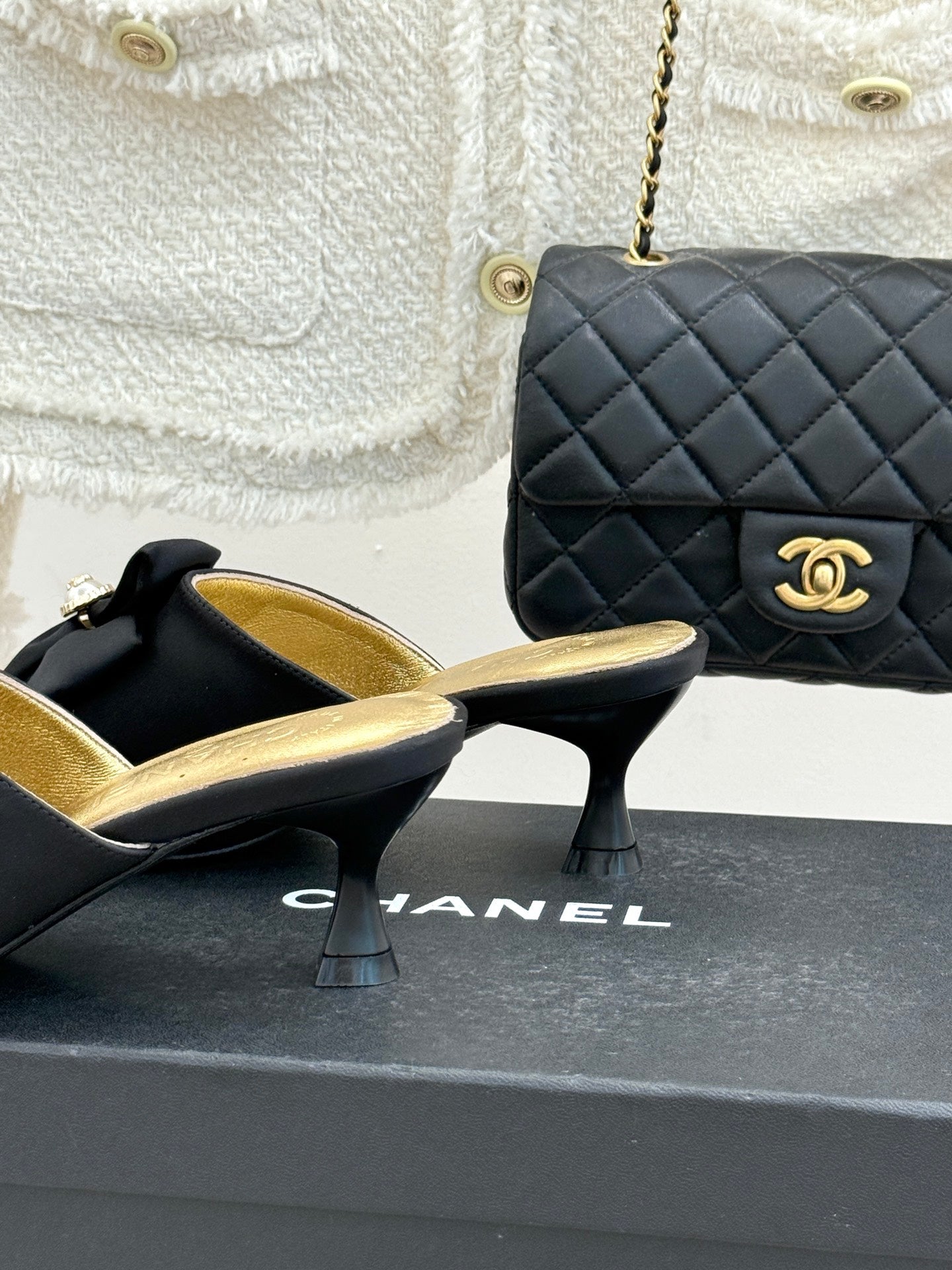 CC 26 Bow Sandal 55mm Black Gold Satin Sheepskin 609806