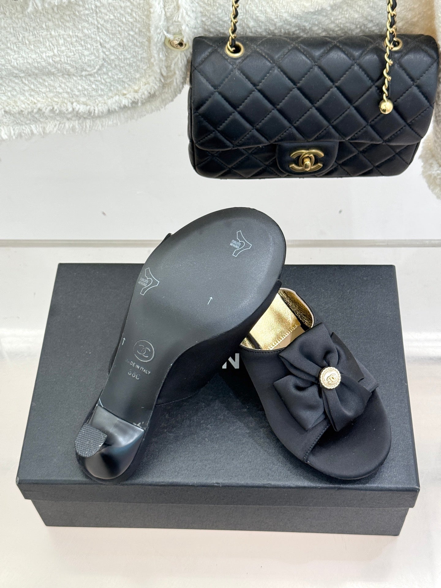 CC 26 Bow Sandal 55mm Black Gold Satin Sheepskin 609806