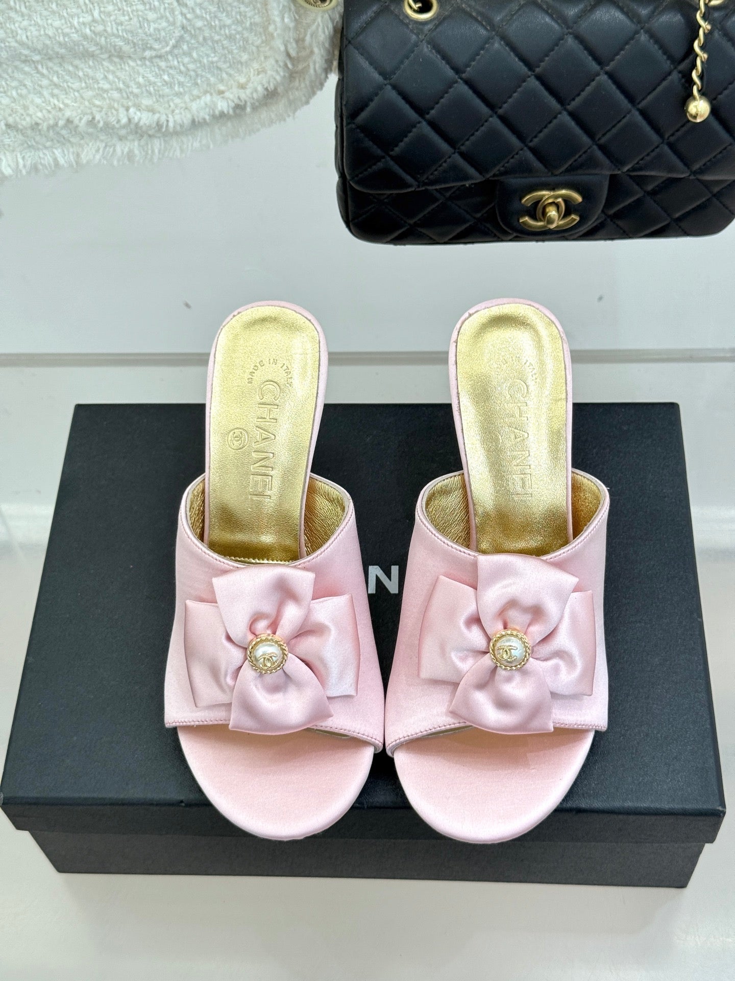 CC 26 Bow Sandal 85mm Pink Gold Satin Sheepskin 609808
