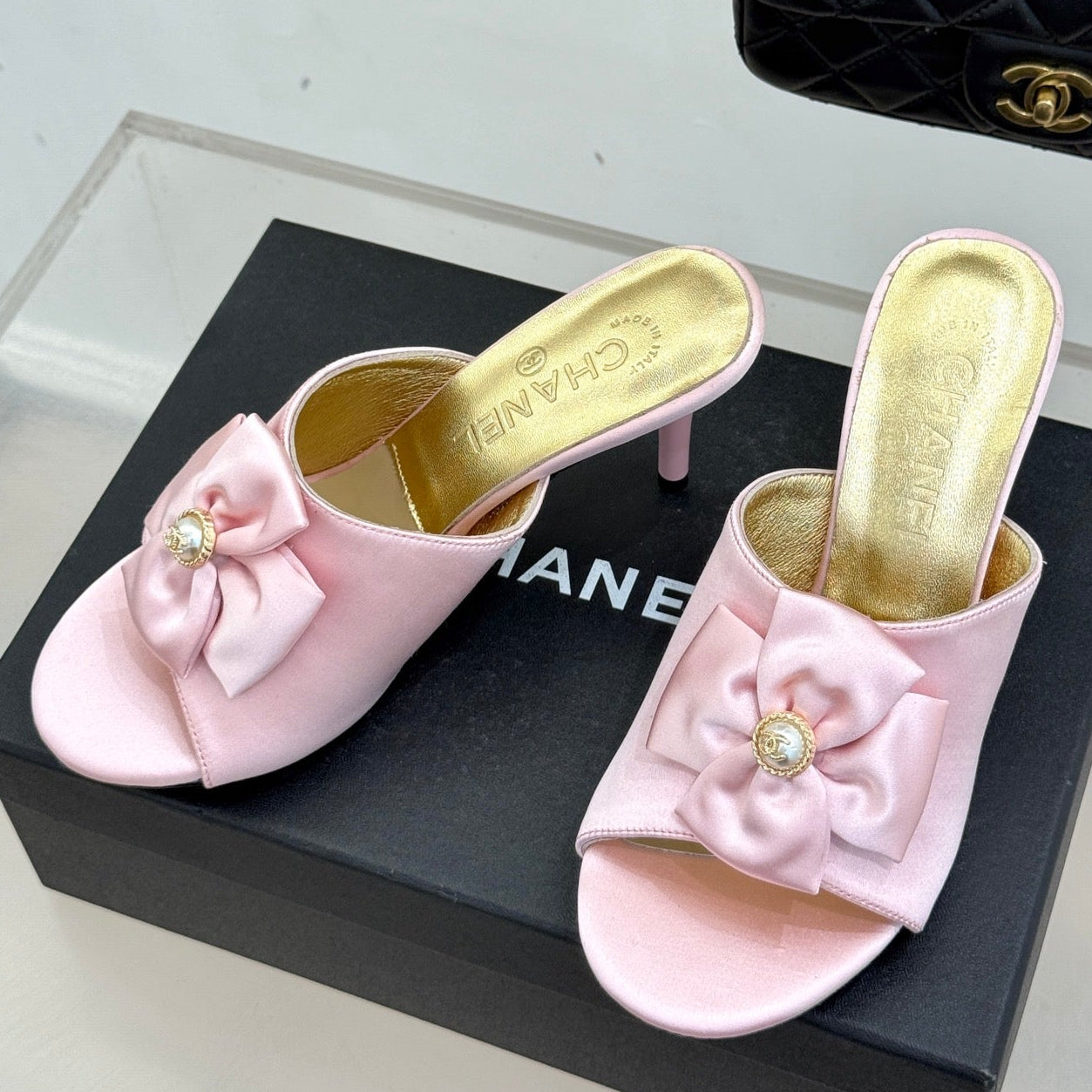 CC 26 Bow Sandal 85mm Pink Gold Satin Sheepskin 609808