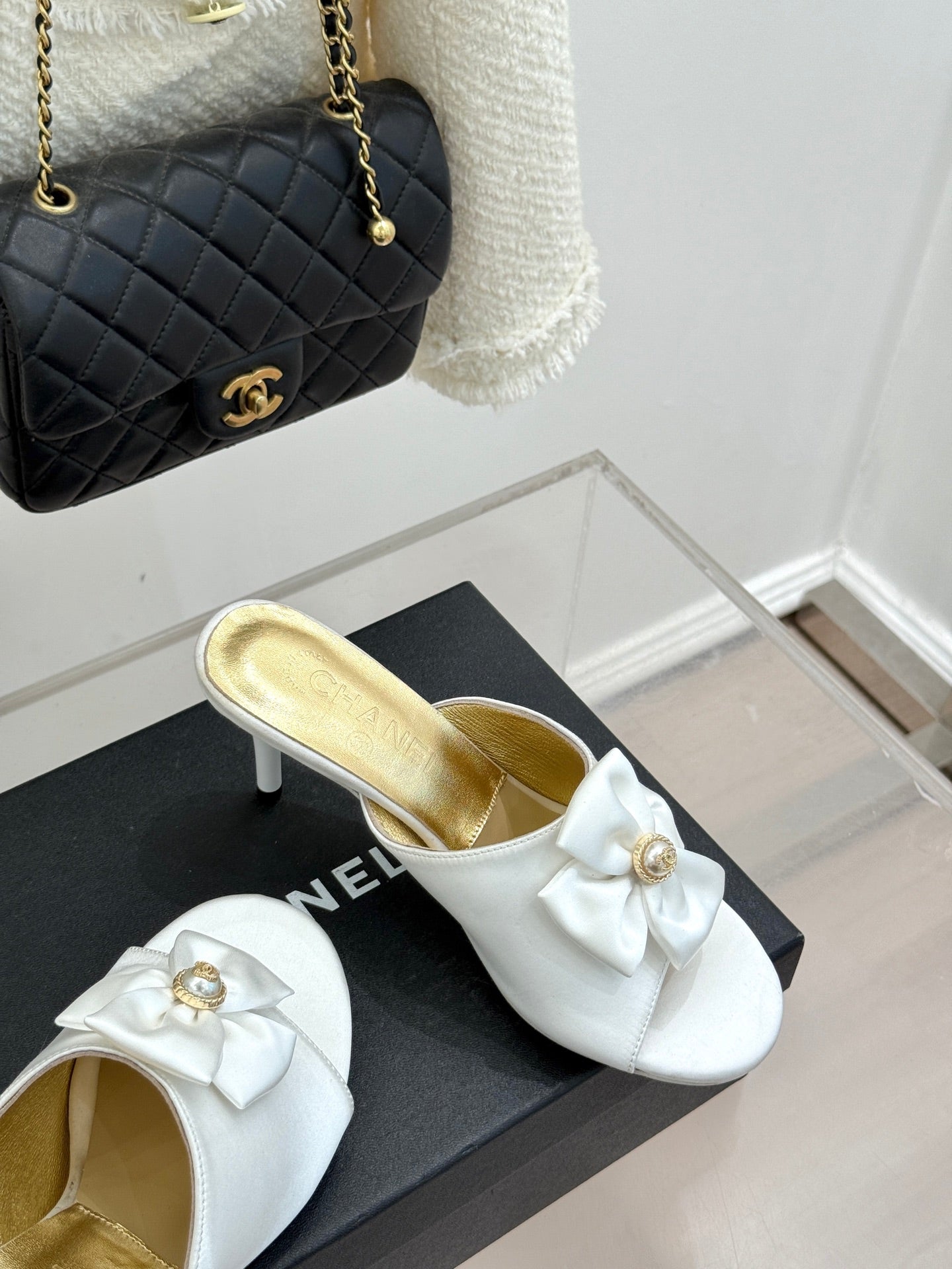 CC 26 Bow Sandal 85mm White Gold Satin Sheepskin 609809