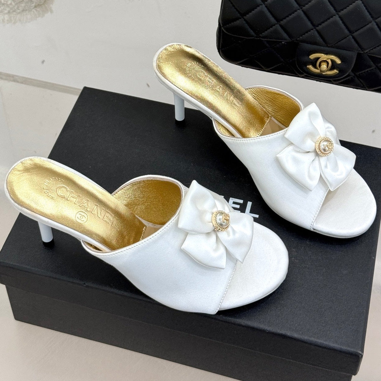 CC 26 Bow Sandal 85mm White Gold Satin Sheepskin 609809
