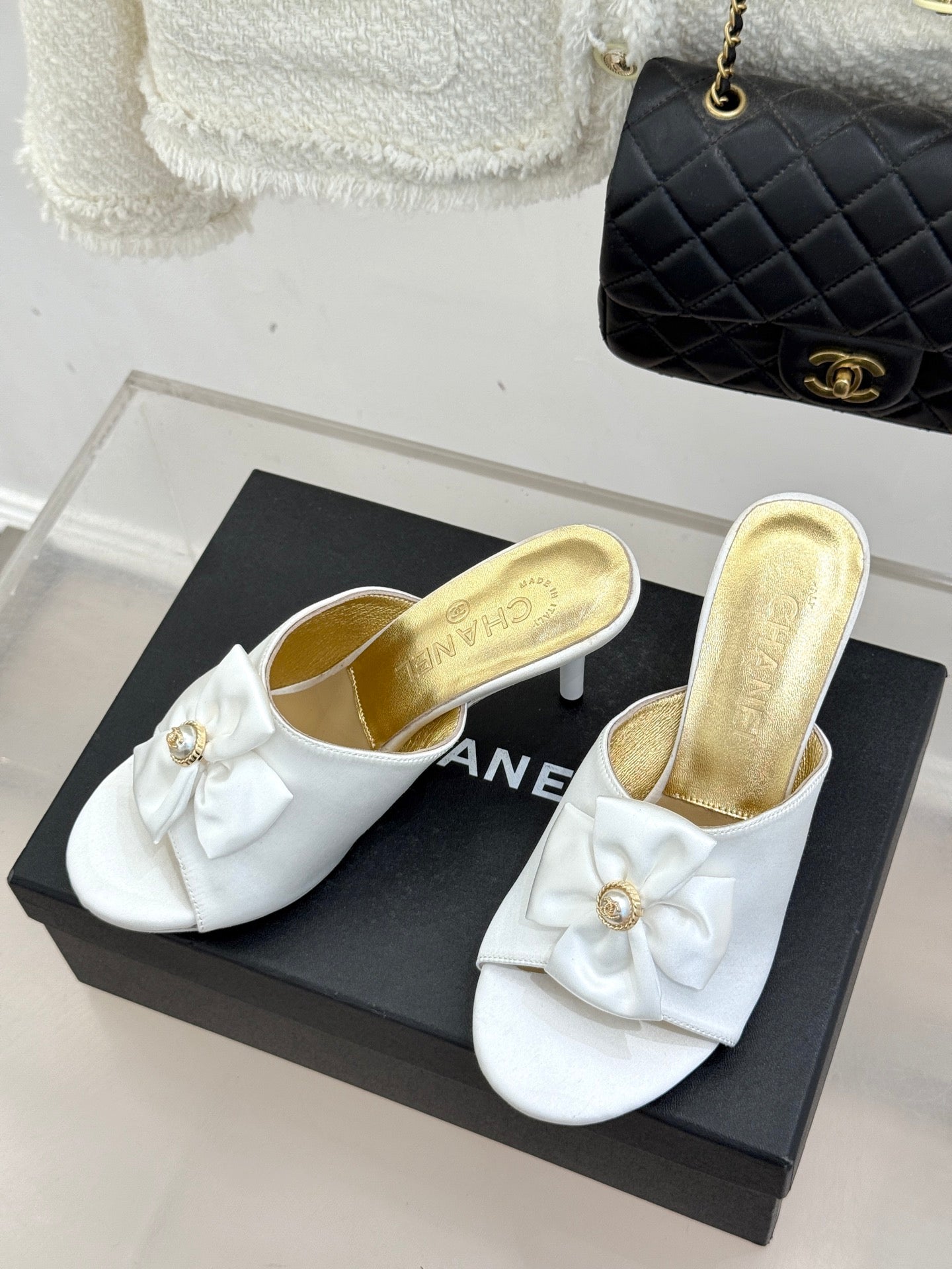 CC 26 Bow Sandal 85mm White Gold Satin Sheepskin 609809