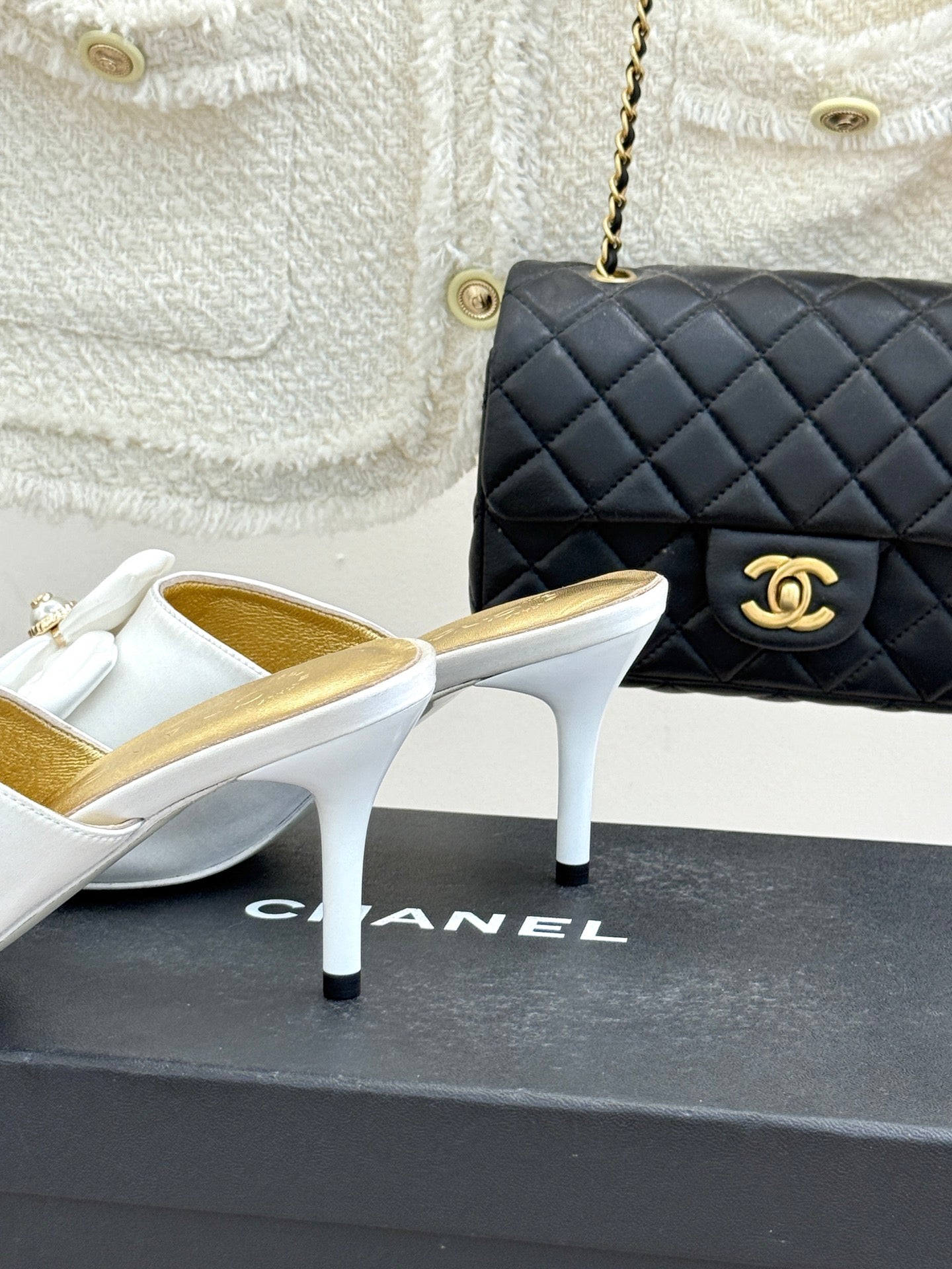 CC 26 Bow Sandal 85mm White Gold Satin Sheepskin 609809