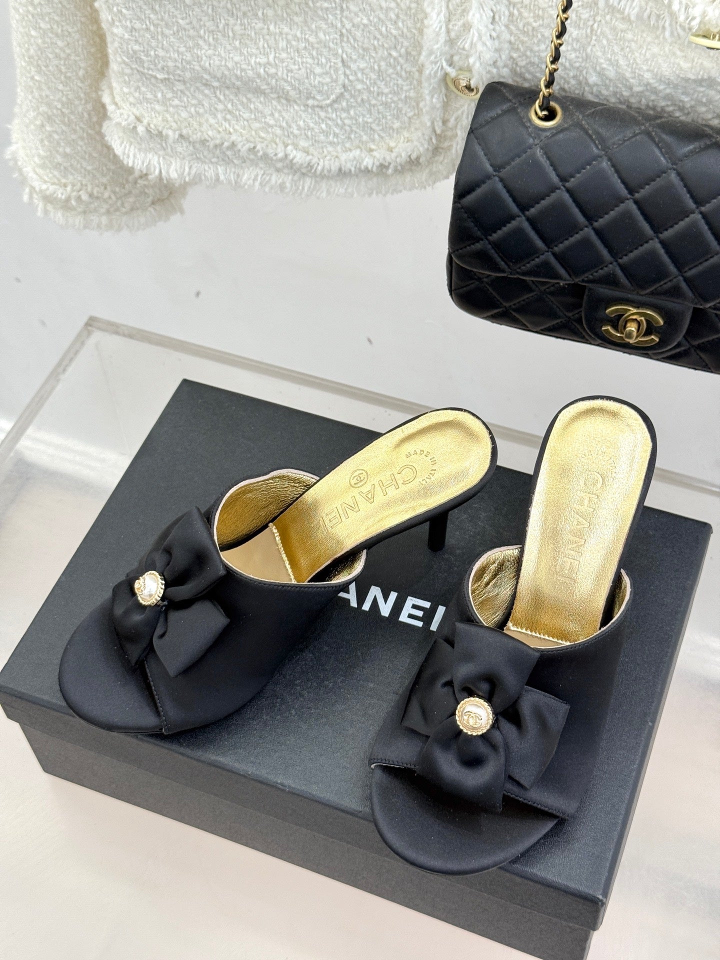 CC 26 Bow Sandal 85mm Black Gold Satin Sheepskin 609810