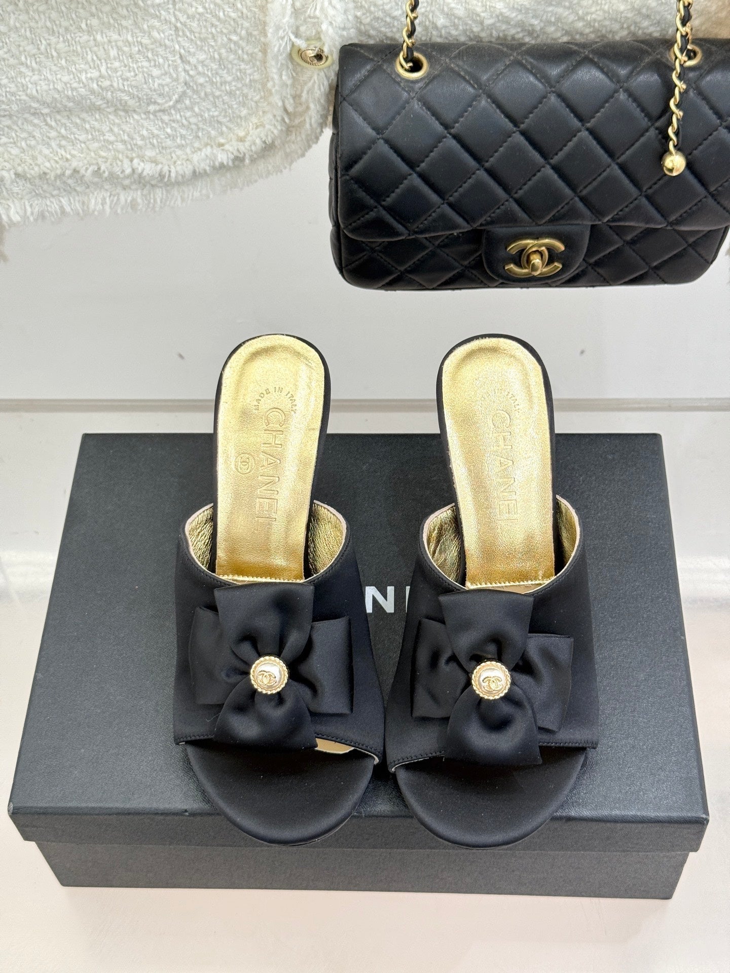 CC 26 Bow Sandal 85mm Black Gold Satin Sheepskin 609810