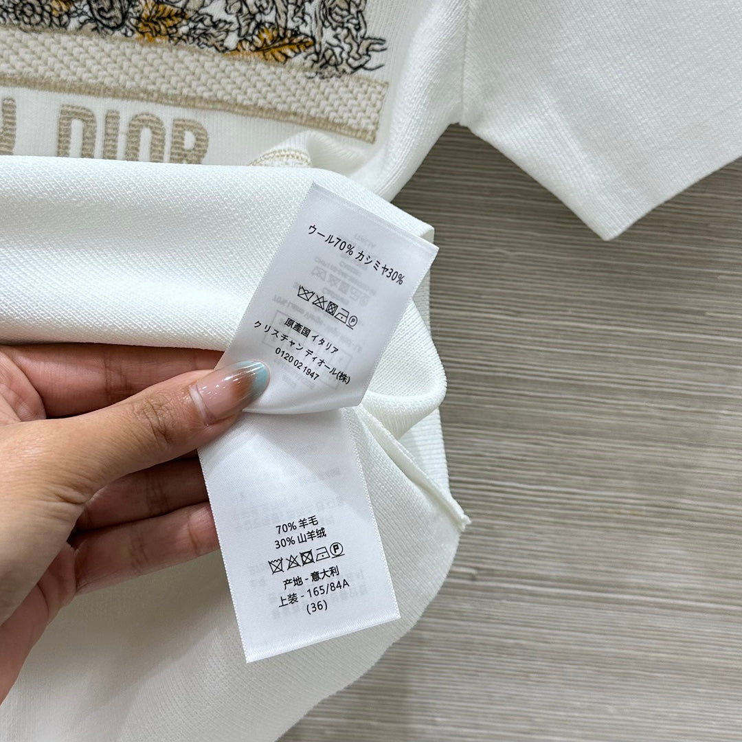 CD 25 Star Embroidery Knitted Short-sleeved Top White Tencel Wool