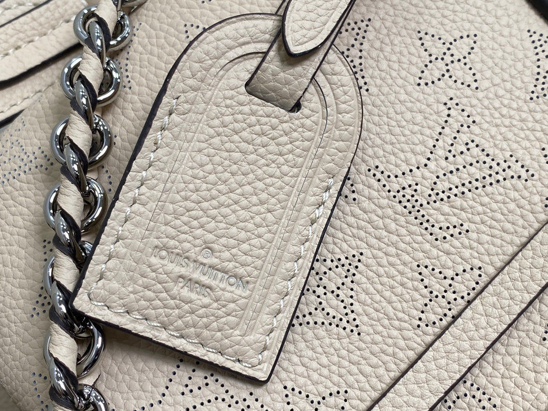 hand it all pm 29cm beige mahina calfskin