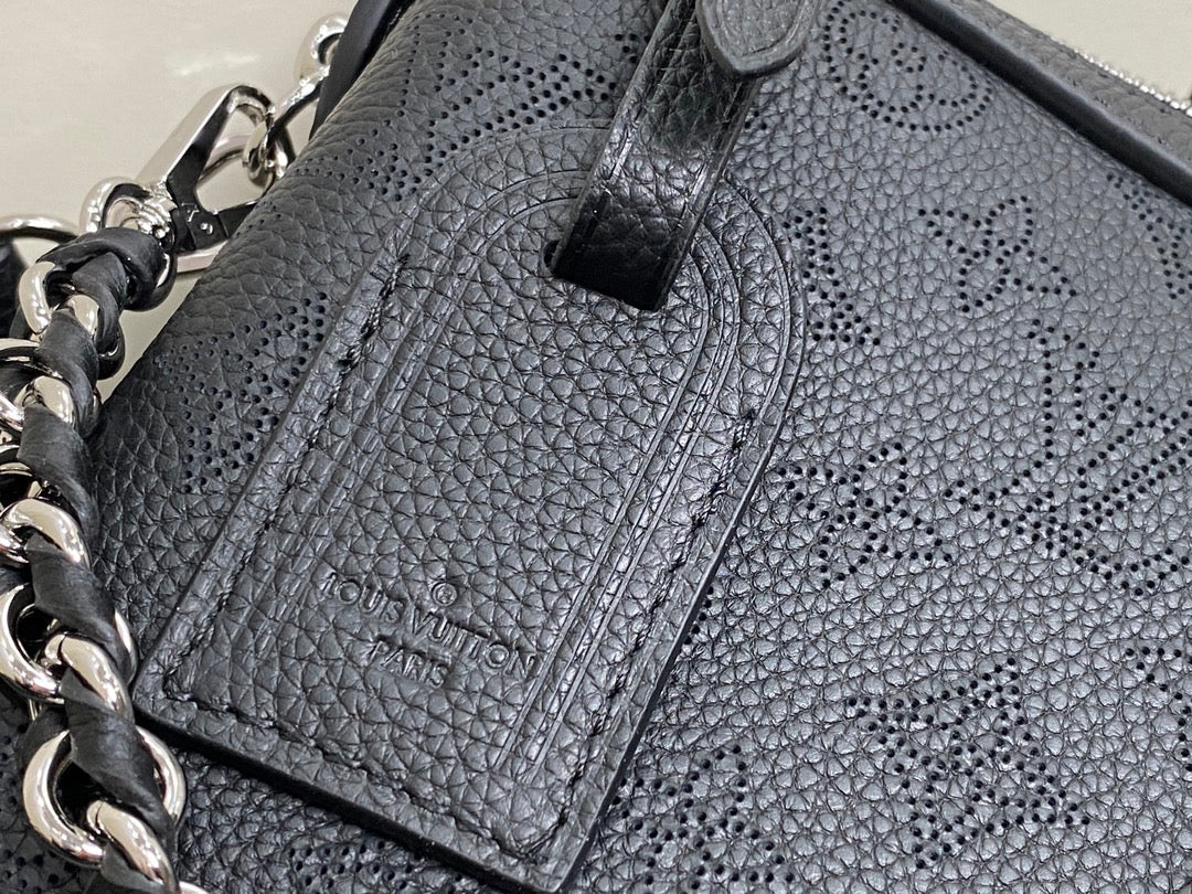 hand it all pm 29cm black mahina calfskin