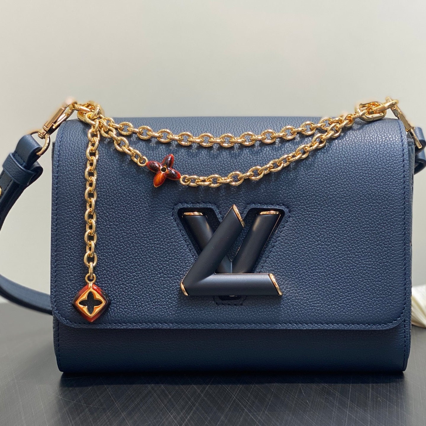 Twist MM Slim 23cm Navy Calfskin